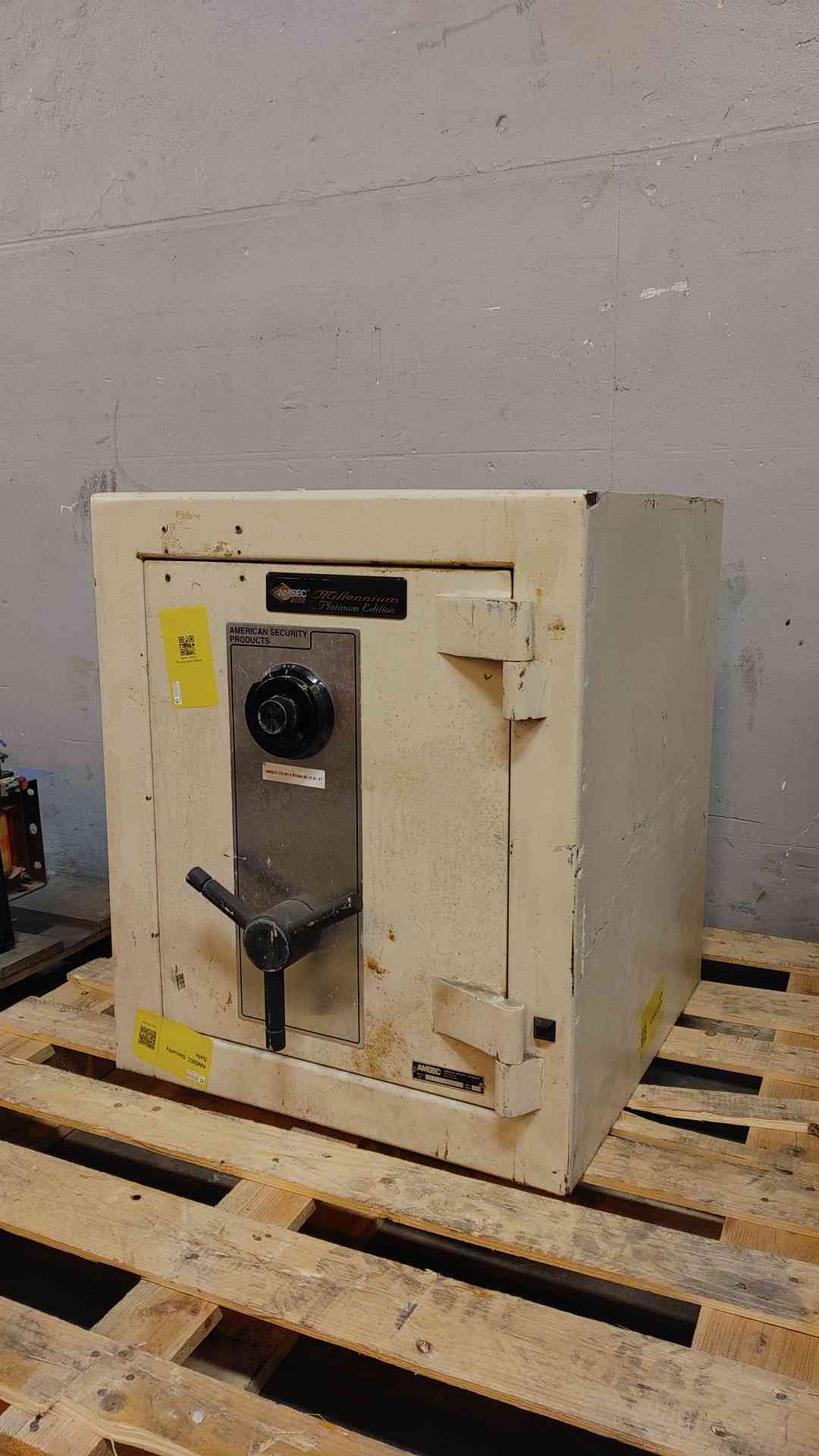 AMSEC Millennium Platinum Edition safe, model CE1814