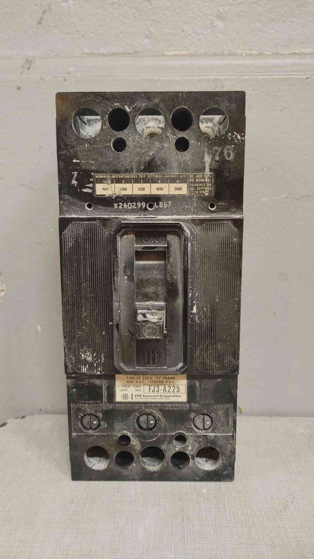 ITE Imperial Corporation 3 Pole Circuit Breaker 225A 600VAC 125/250VDC (109410)