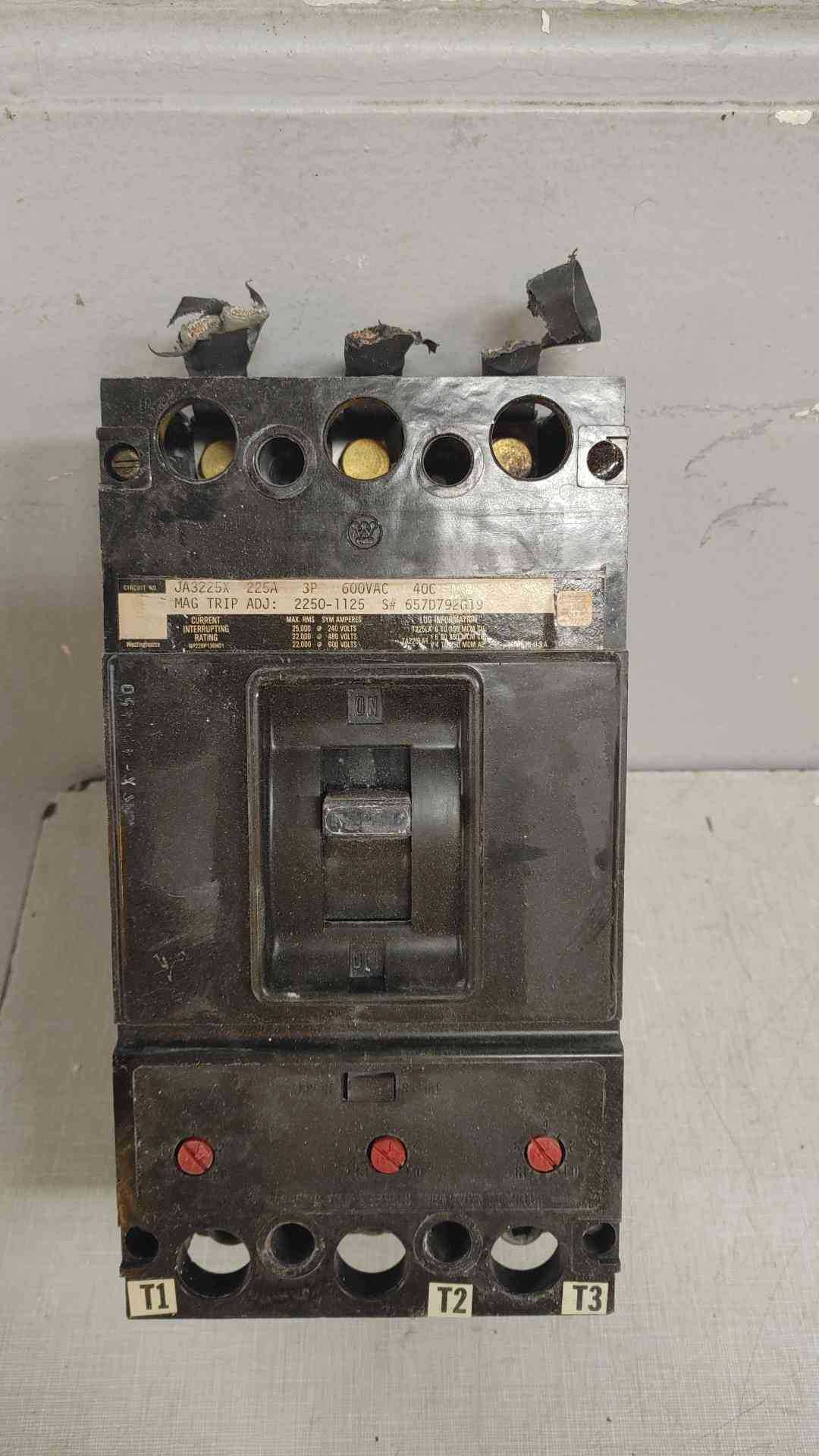 Westinghouse 3 Pole Circuit Breaker 225A 600VAC JA3225X