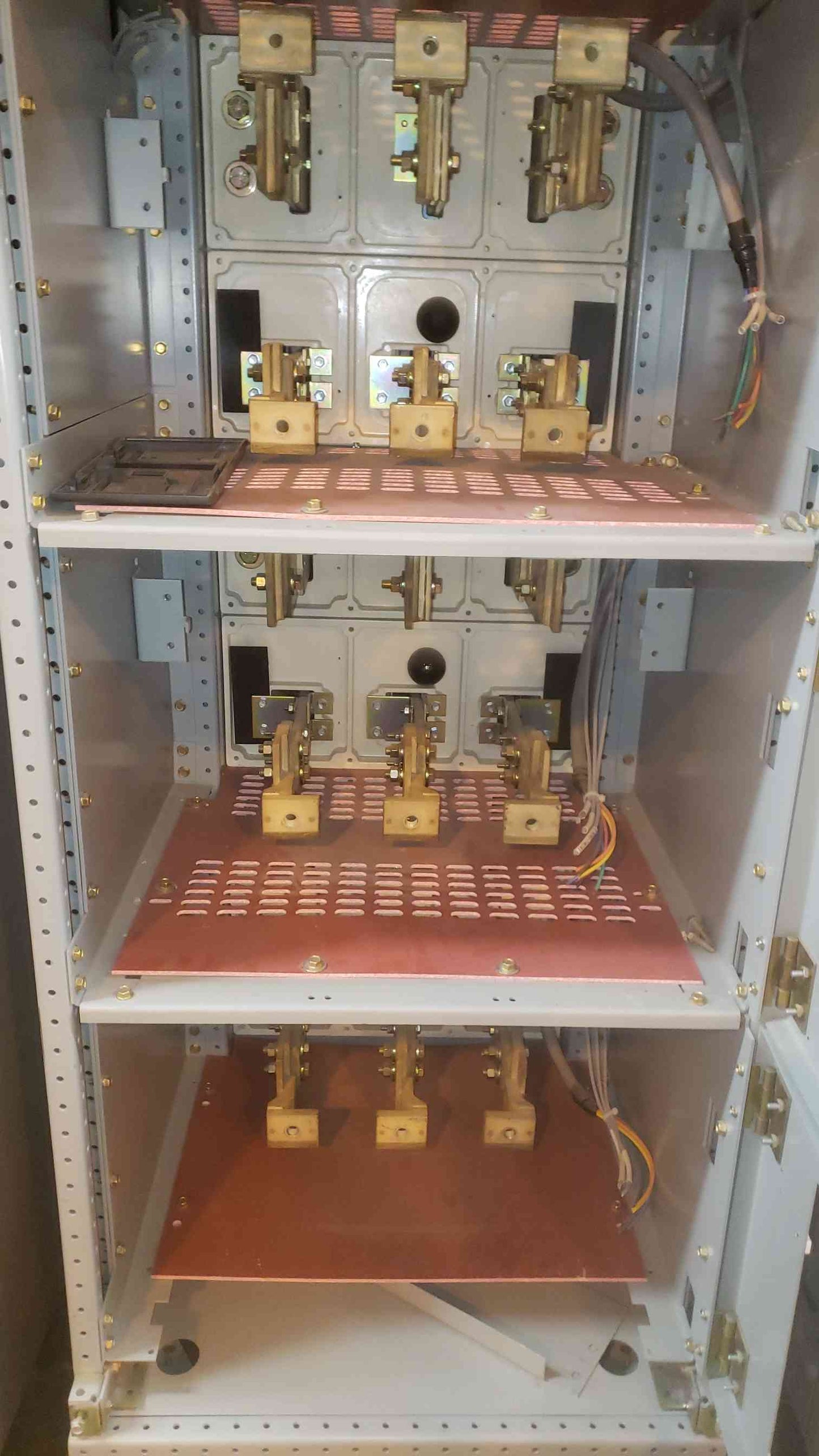 GE 4000A Power Break Switchgear Section 4 Chassis No Breakers (SKU: 109442)