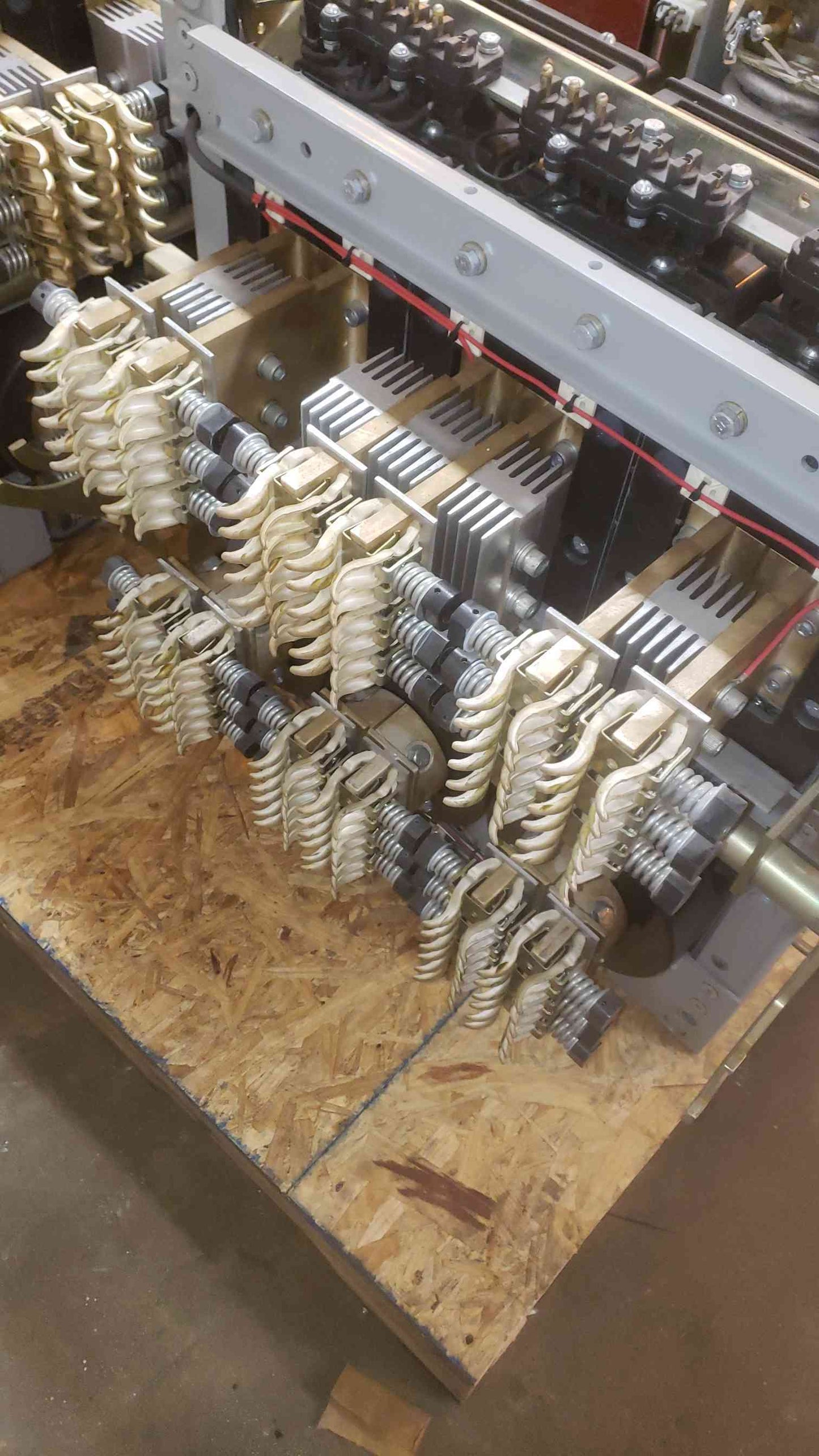 GE 4000A 635V Max Low Voltage Power Circuit Breaker AKR-8D-100-1 (SKU: 109425)