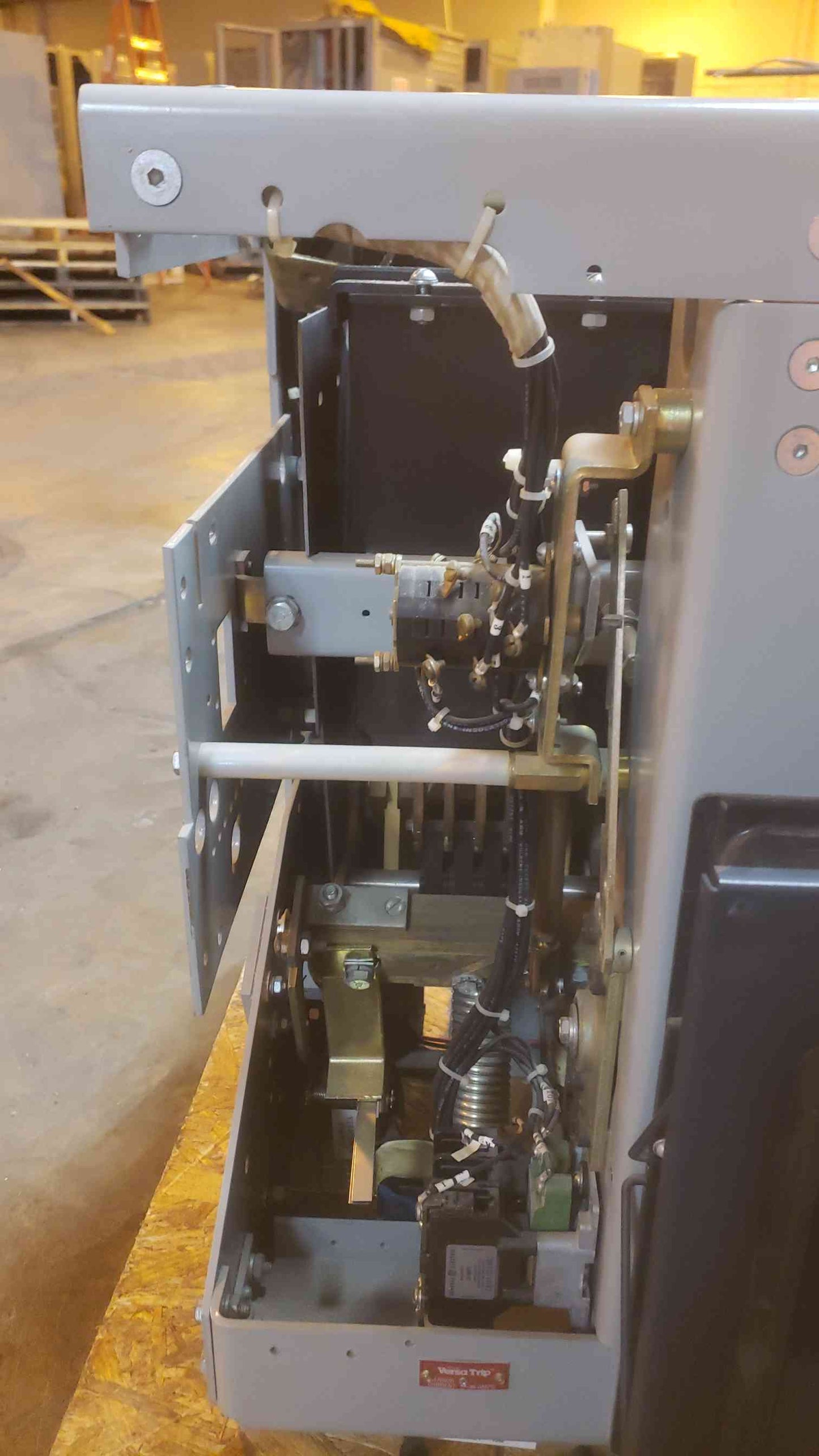 GE 4000A 635V Max Low Voltage Power Circuit Breaker AKR-8D-100-1 (SKU: 109427)