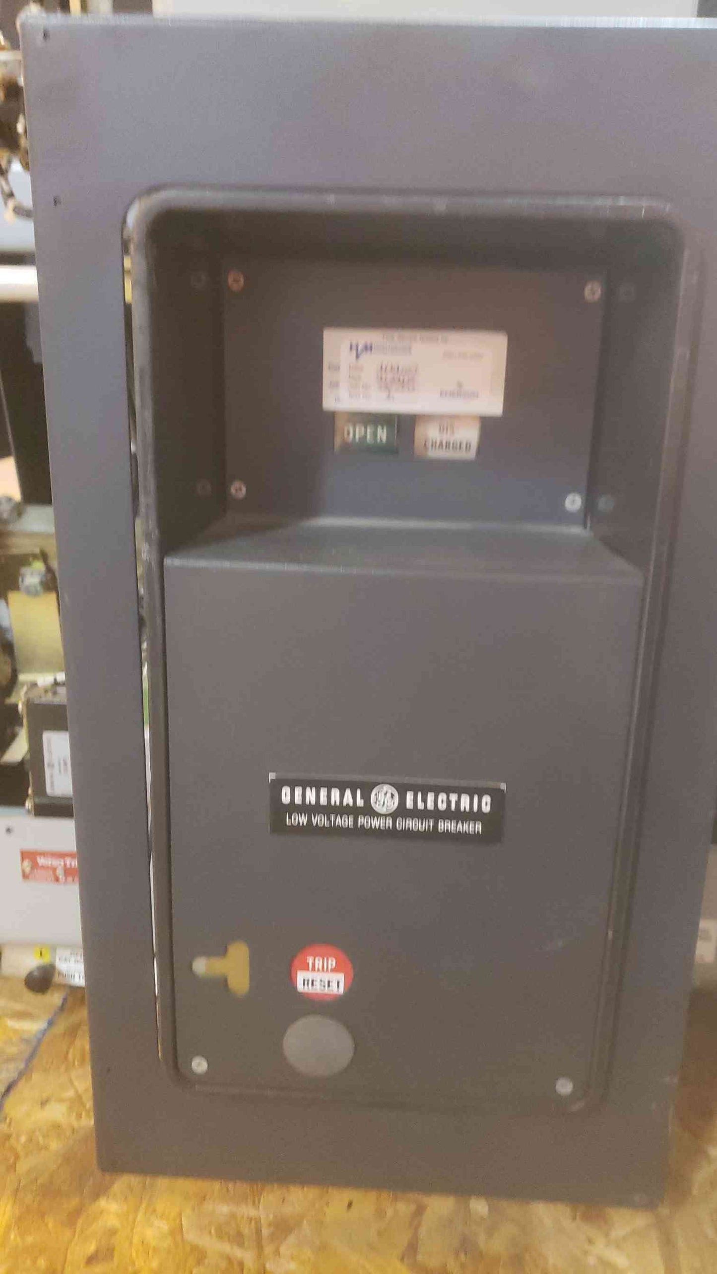 GE 4000A 635V Max Low Voltage Power Circuit Breaker AKR-8D-100-1 (SKU: 109427)