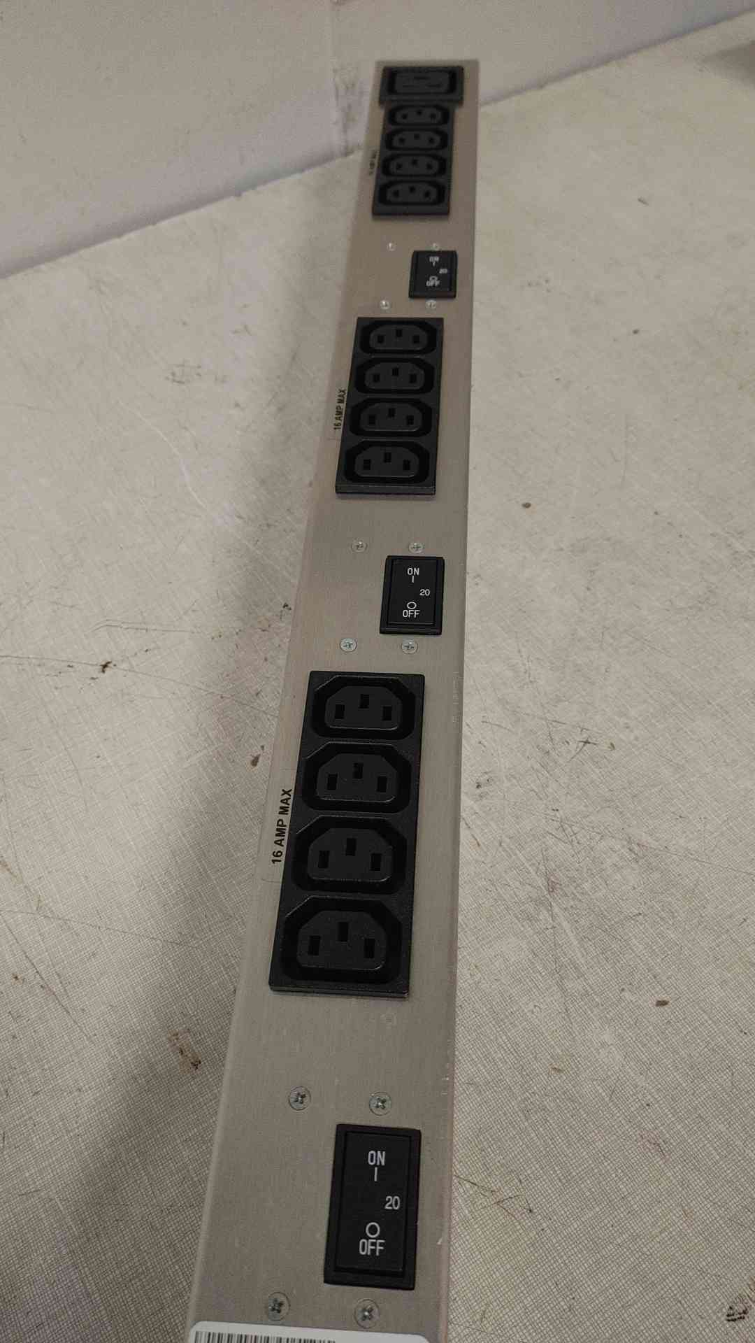 Carling Technologies 100-885-137 24A 240 Vac 13 Port PDU Strip (109446)