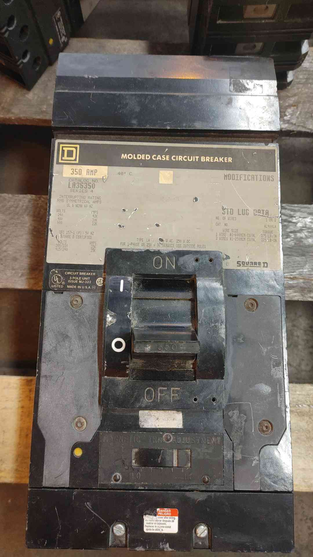 Square D I-Line CIRCUIT BREAKER LA36350 SERIES 4 350A 3POLE 600V (SKU: 110248)