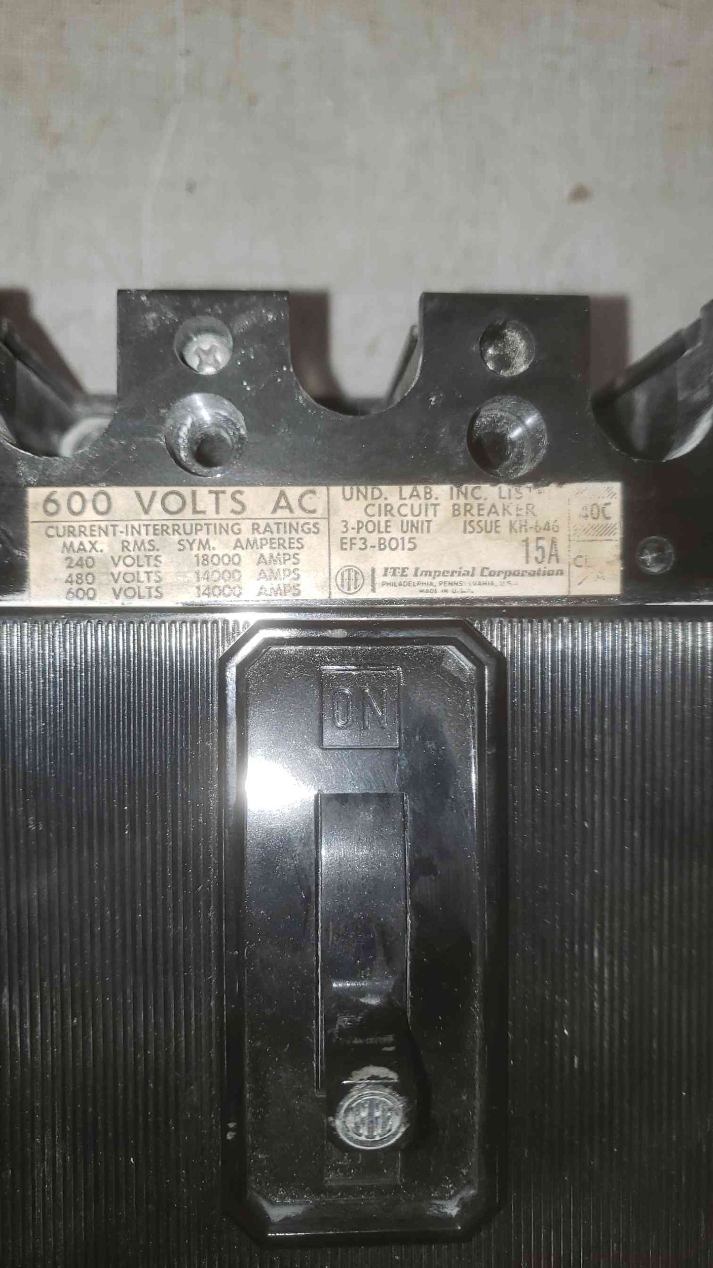 ITE IMPERIAL CORPORATION 3 POLE UNIT 15A 600 VOLTS Circuit Breaker (SKU: 110204)