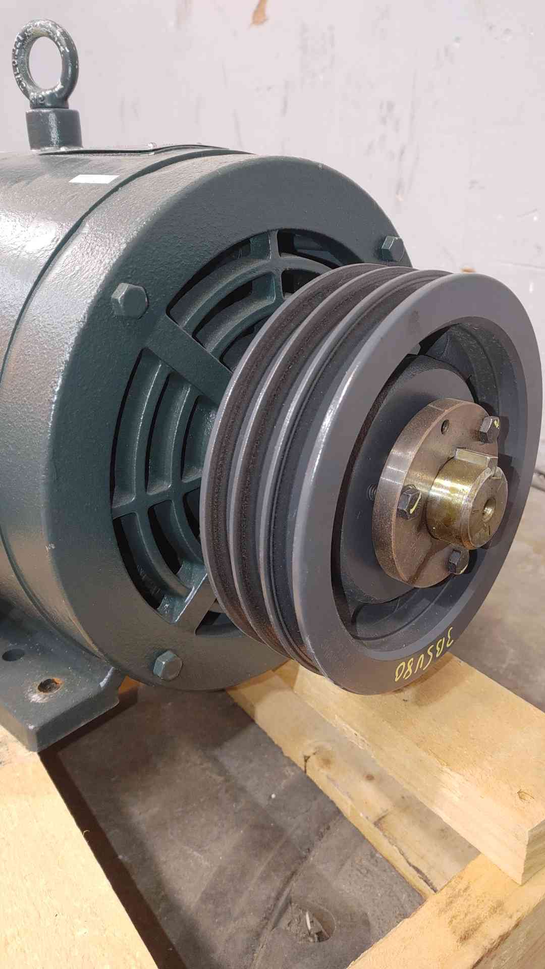 TOSHIBA 15HP 230/460V 38/19A 3PH Motor B0154DLF2UMH01 (SKU: 110731)