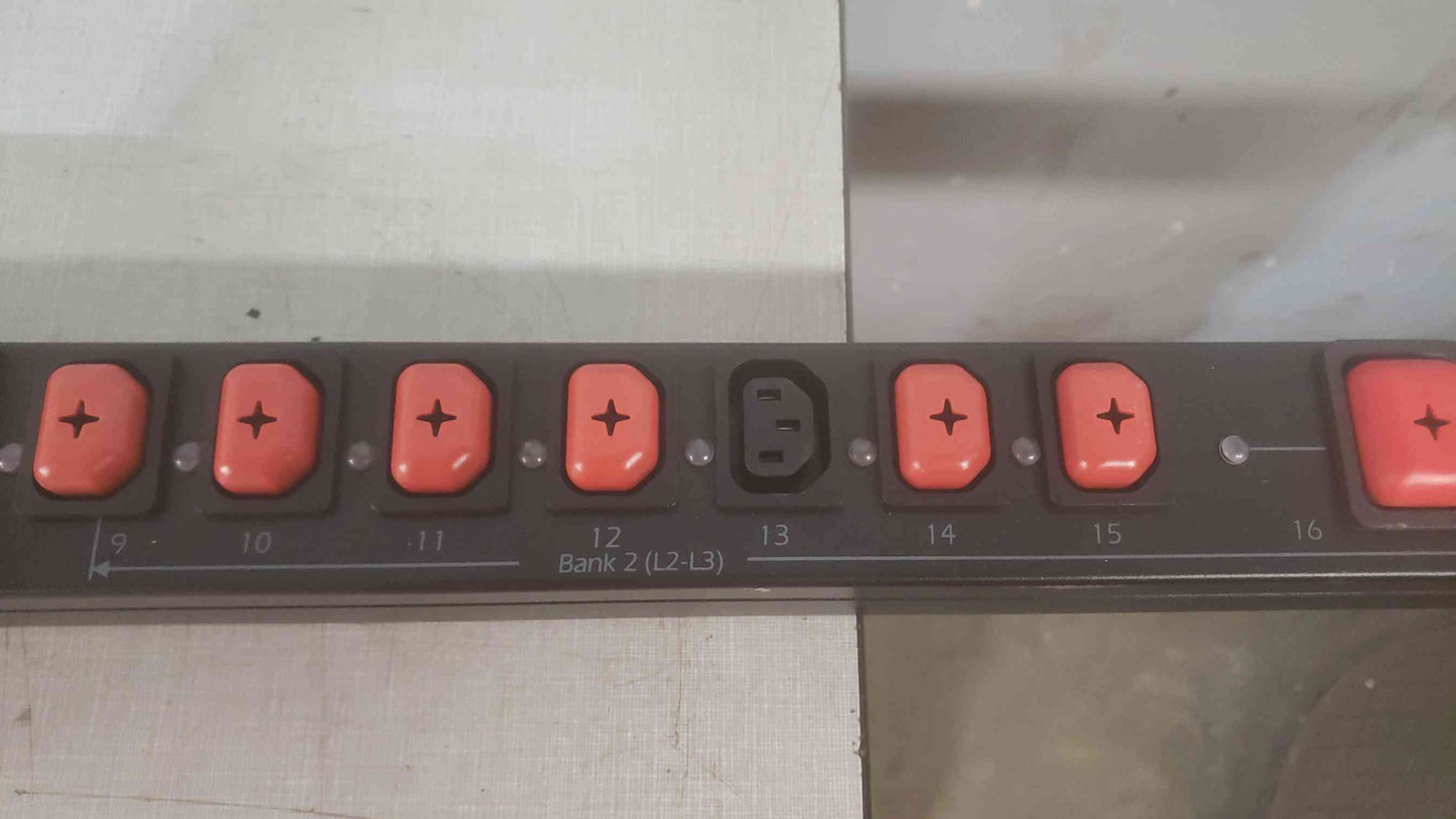 APC 120/208V 21 Port PDU Strip AP8965 X633 (SKU: 110737)