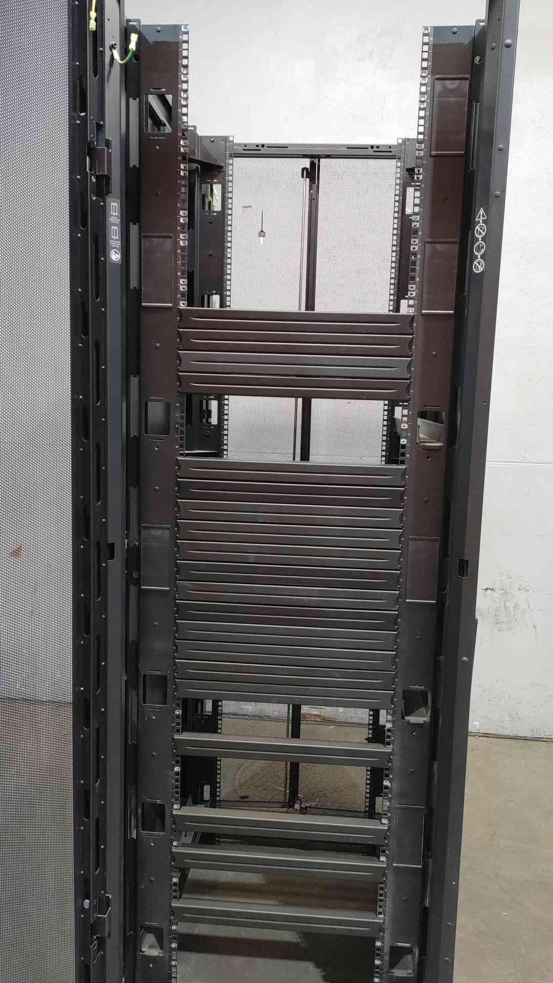 48U APC Rolling Server Rack Netshelter AR3157 (SKU: 110771)