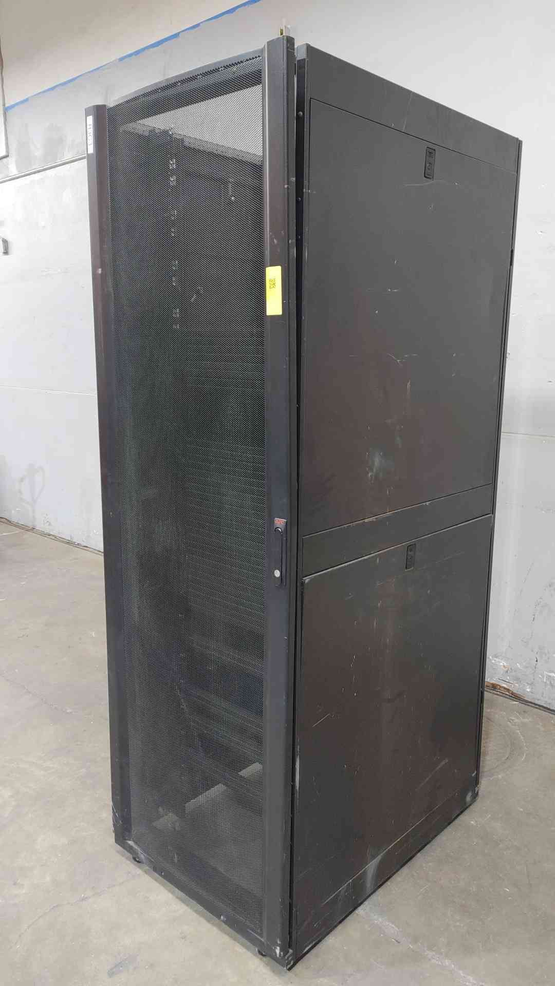 48U APC Rolling Server Rack Netshelter AR3157 (SKU: 110771)