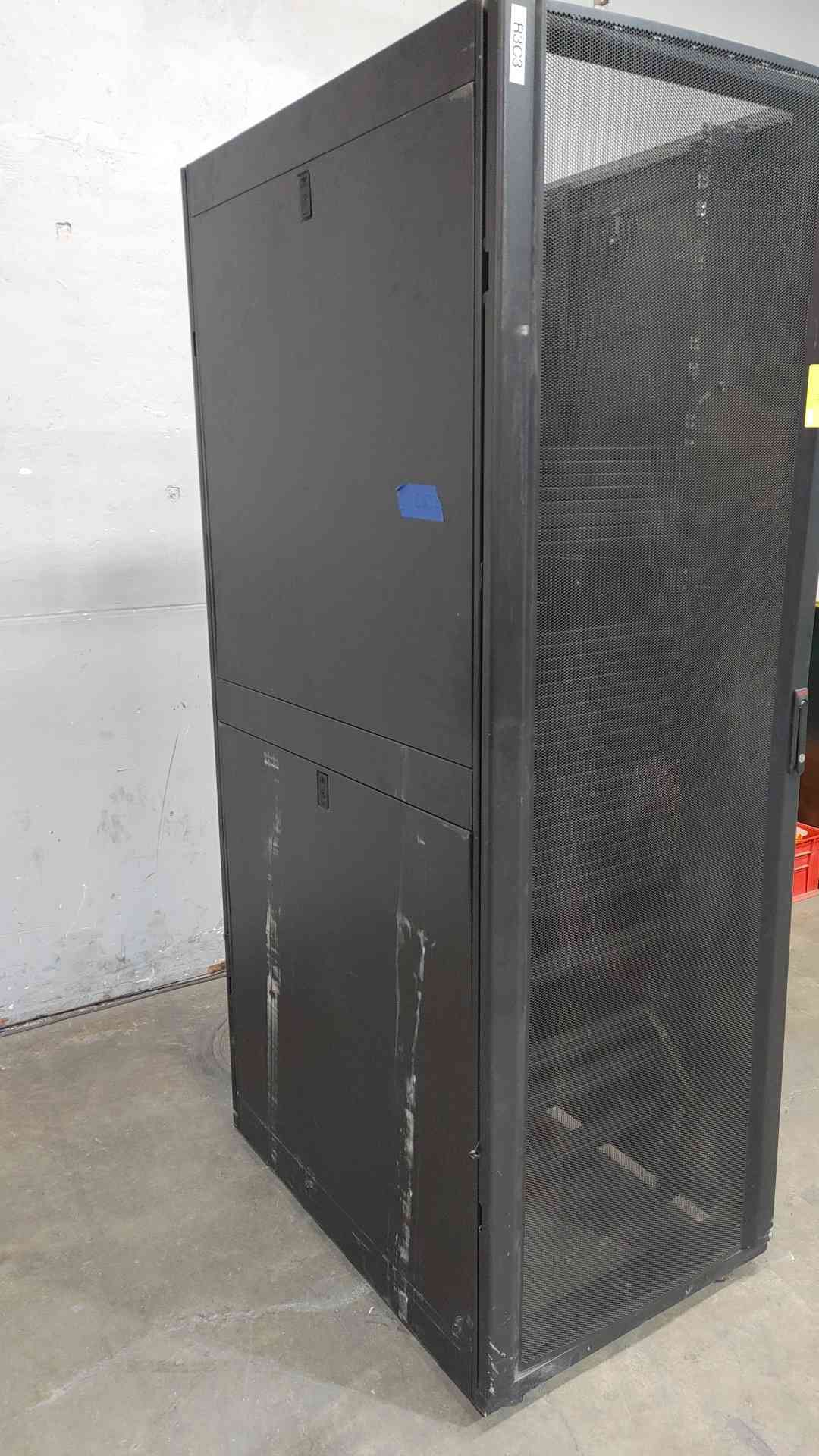 48U APC Rolling Server Rack Netshelter AR3157 (SKU: 110771)