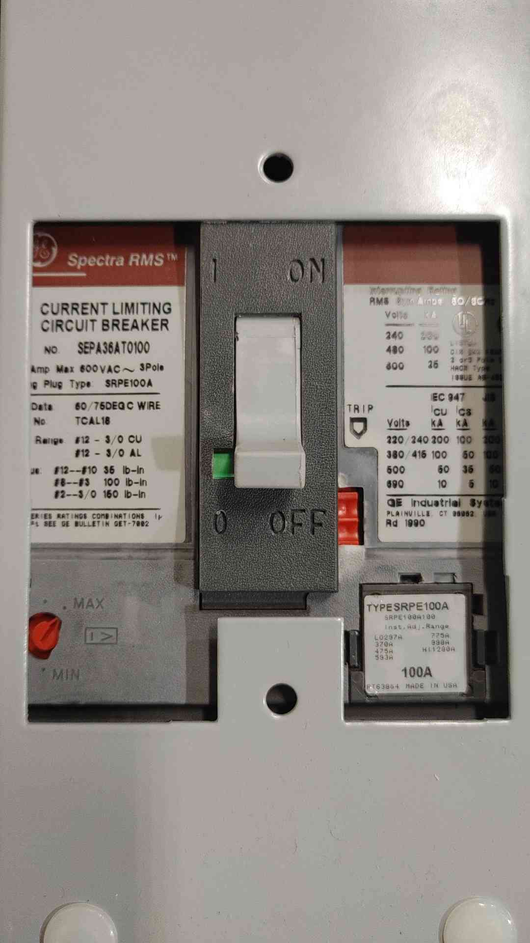 GE Spectra Series 800A 480VAC 3PH 3W Top Feed Panelboard 5 Breakers (SKU: 110772)