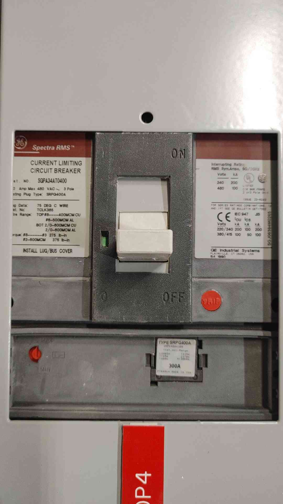 GE Spectra Series 800A 480VAC 3PH 3W Top Feed Panelboard 5 Breakers (SKU: 110772)