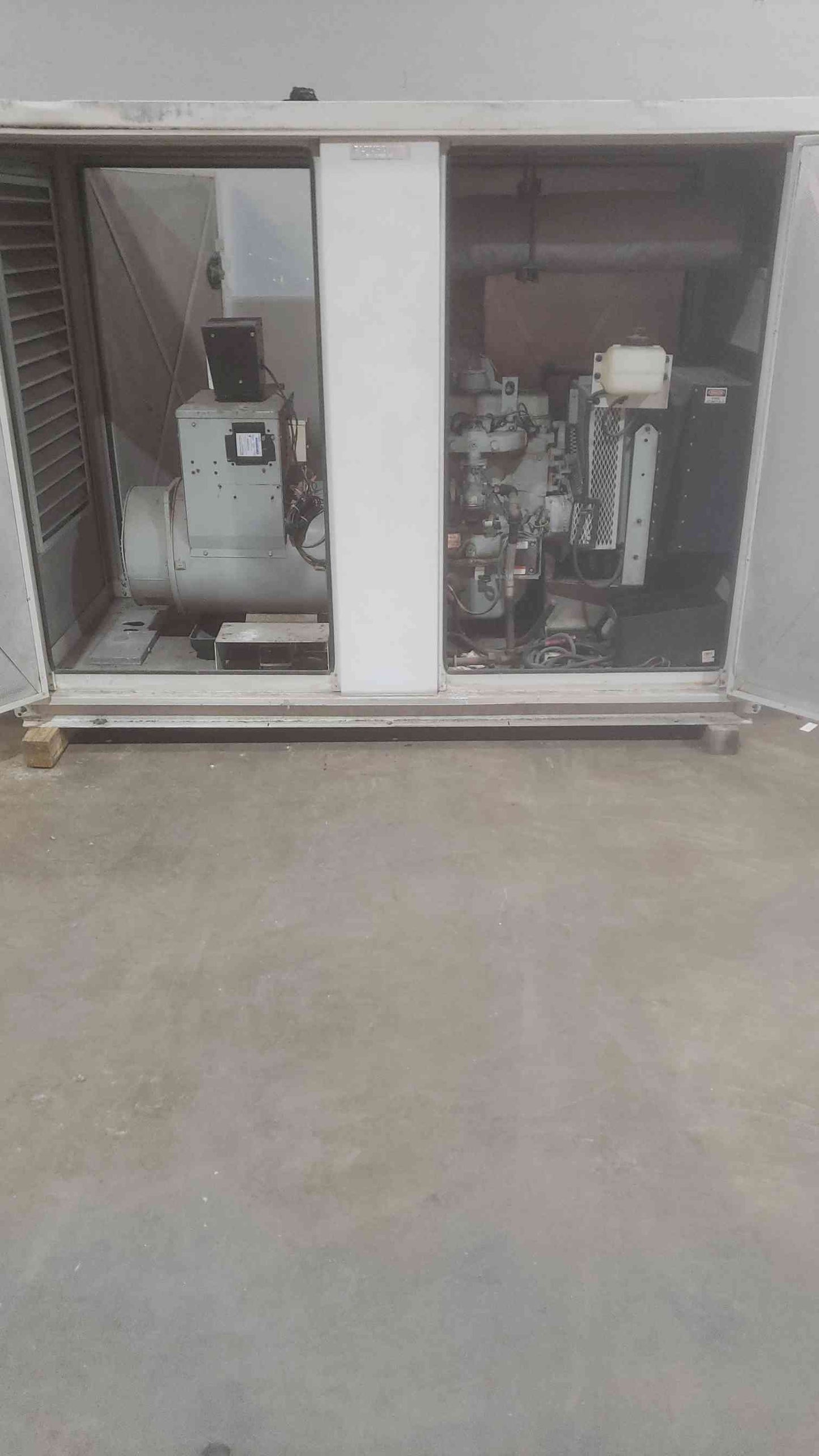 25KW 120/240V 104A 1PH 60Hz LP & Nat Gas Valve Generator NL30FGH4 858Hrs TESTED