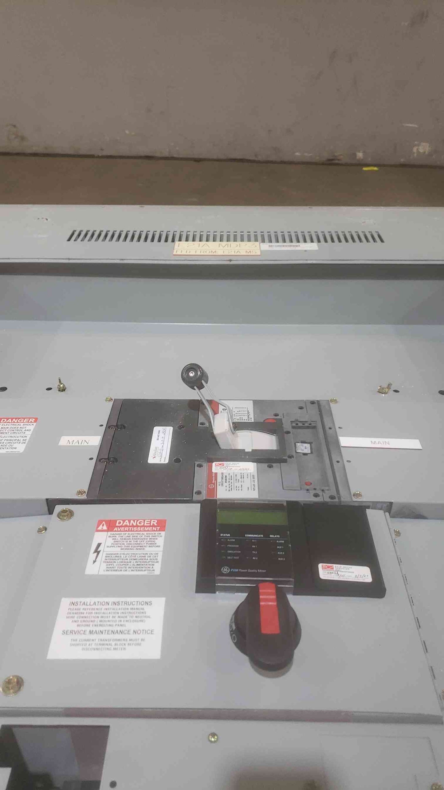 GE 800A Spectra Series 480VAC 3PH 3W Top Feed Panelboard APN 3 Breaker Panelboard