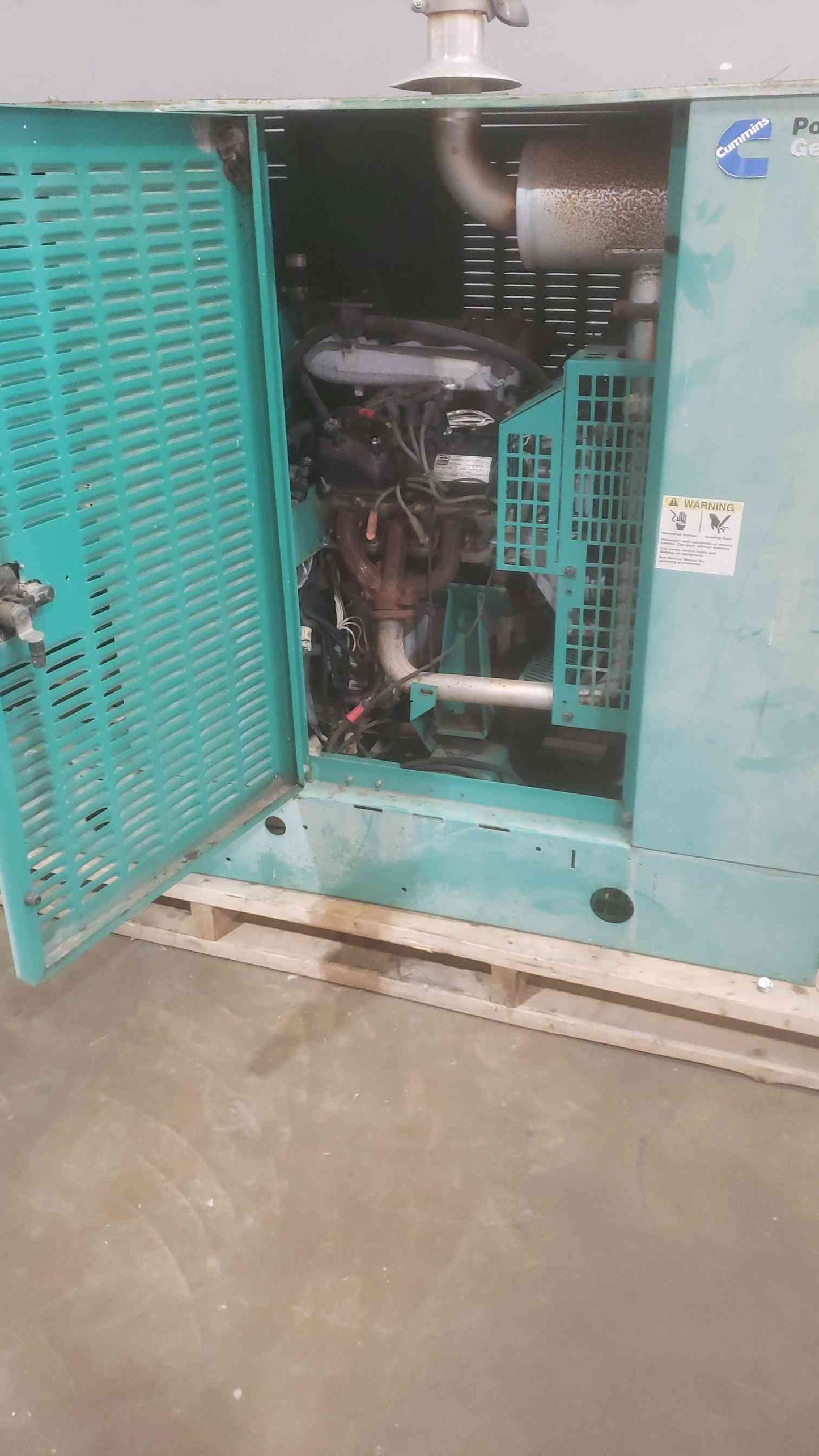 35KW Cummins Onan 1&3PH 145.8A Nat Gas LP Generator 974.8Hrs TESTED (SKU: 110932)
