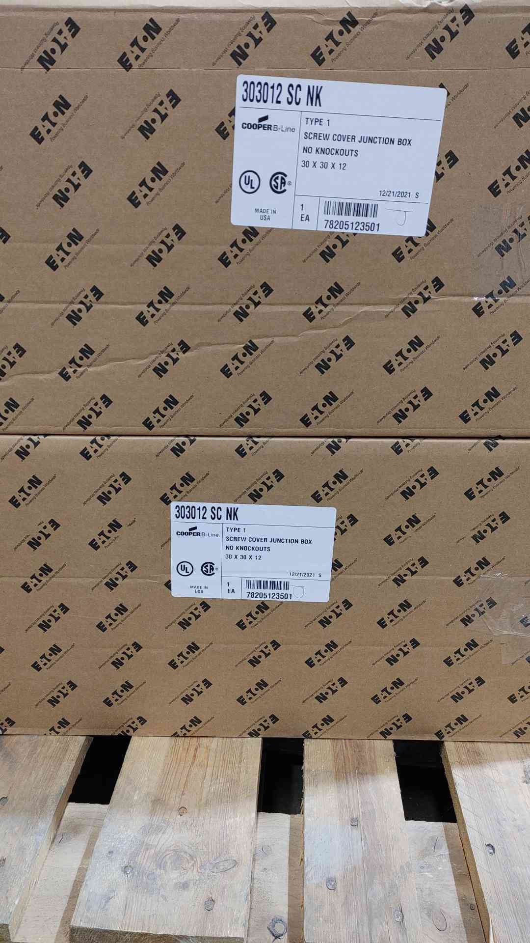 New COOPER B-Line Screw Cover Junction Box NO Knockouts(SKU: 111544)