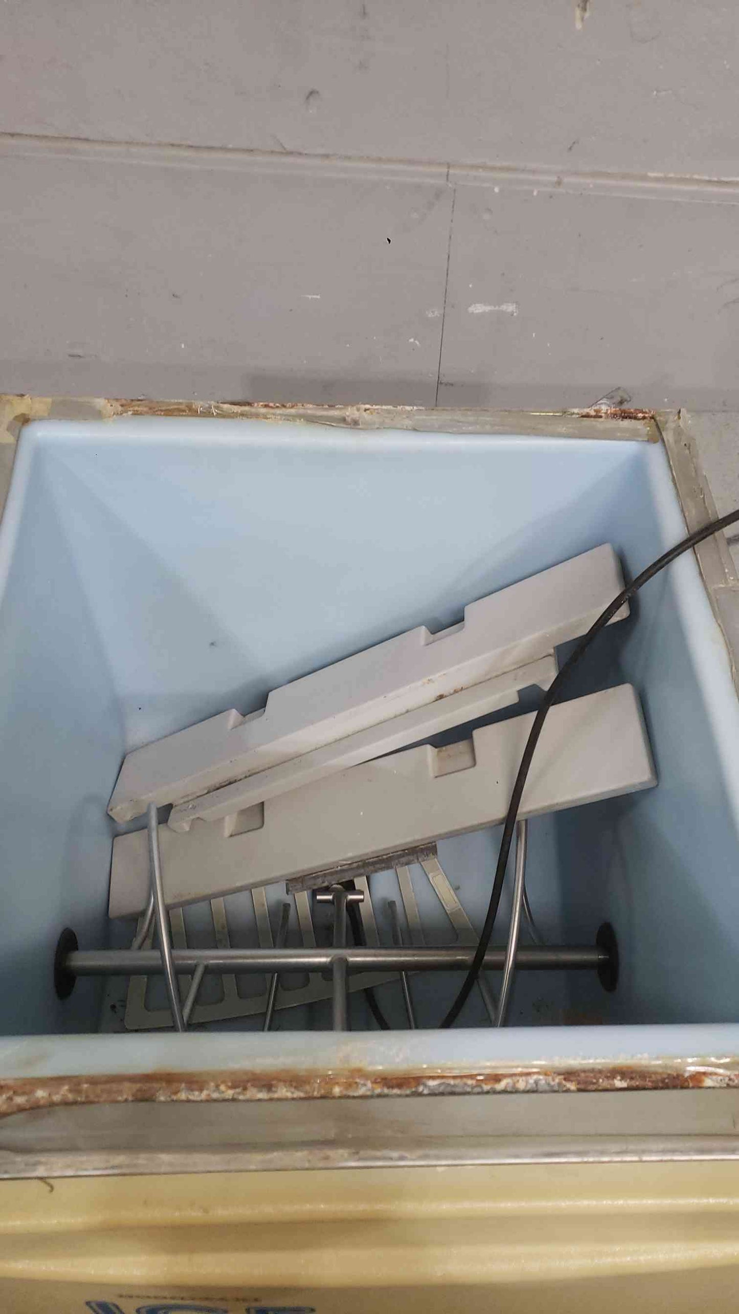 AS-IS Hoshizaki 115VAC 60Hz 1PH Ice Dispenser Bin DB-200C (SKU: 112124)