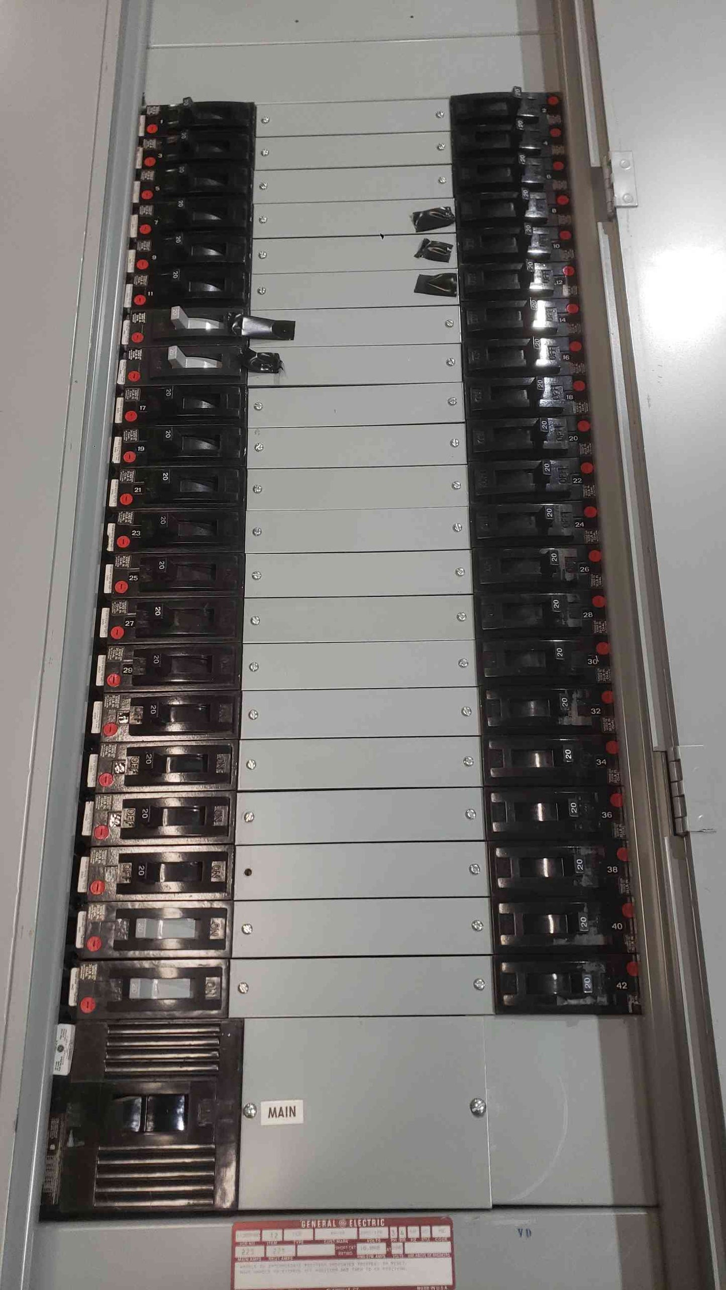 GE 225A 208Y/120 3PH 4W Panelboard (SKU: 112557)