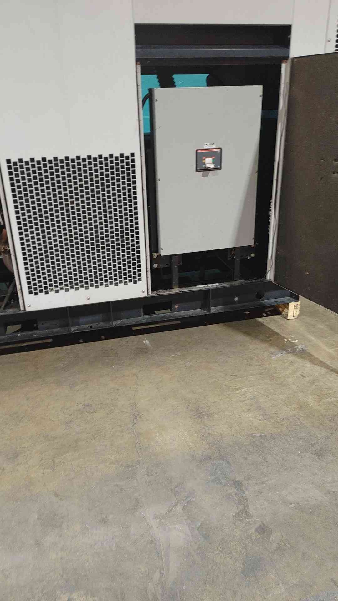 Gillette 150kW Standby Generator SP-1500 Single Phase 120/240V Nat Gas LP 626 Hrs TESTED