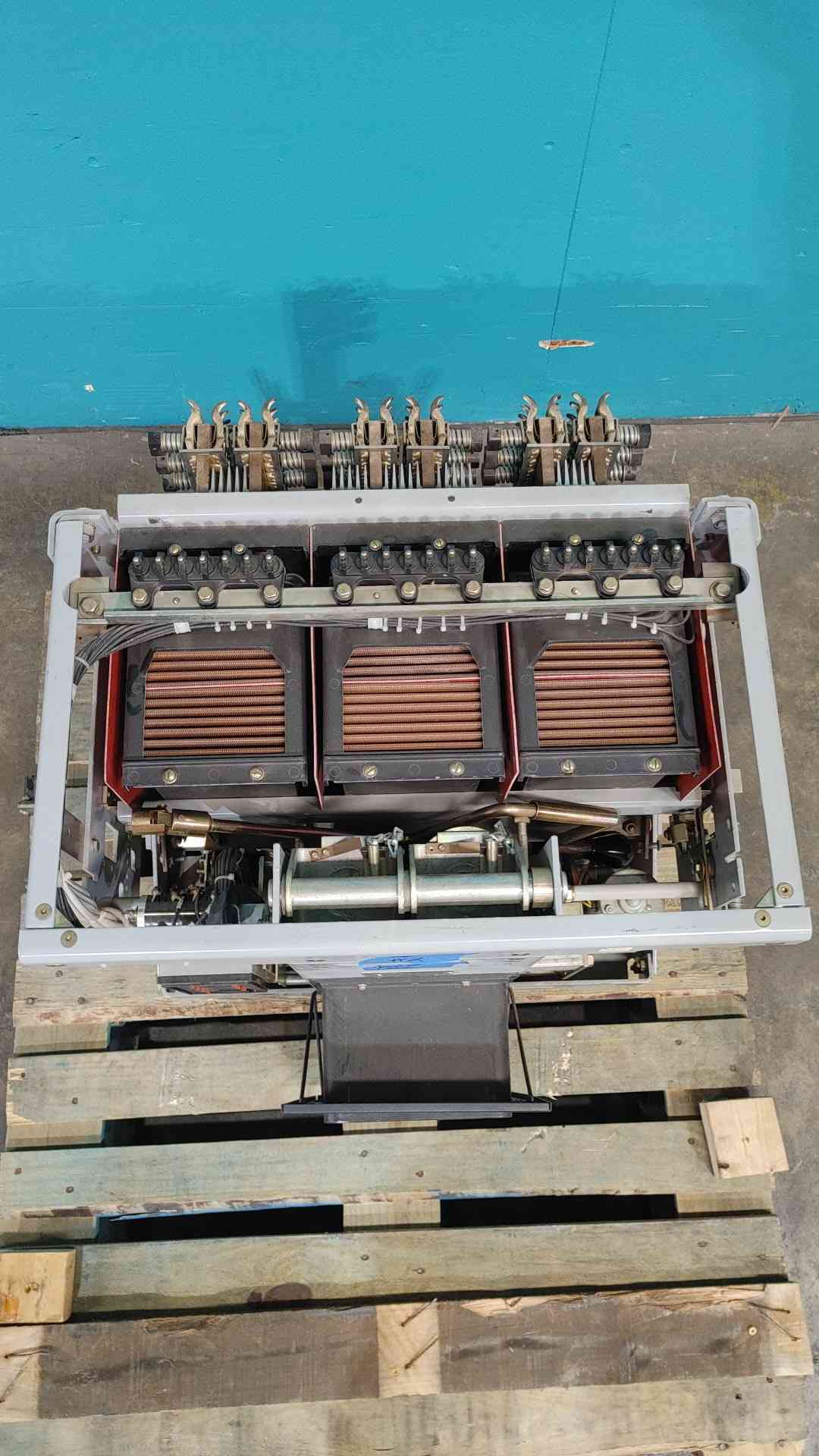 GE AKR-7D-100-1 4000A Drawout Power Circuit Breaker 635V RMS-9 MicroVersaTrip
