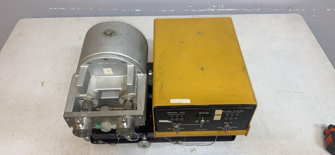 Altex Model 104 High performance liquid chromatography