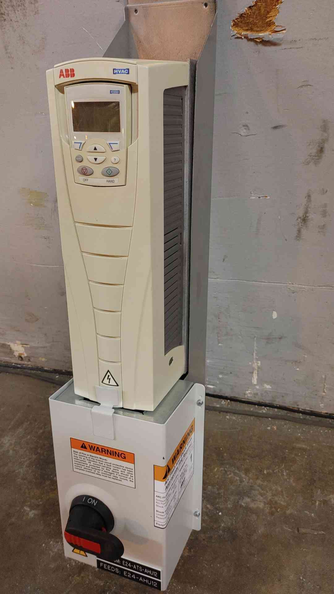 15HP ABB Industrial VFD ACH550-PD-023A-4 Control Panel 480V 23A 3Ph (108948)