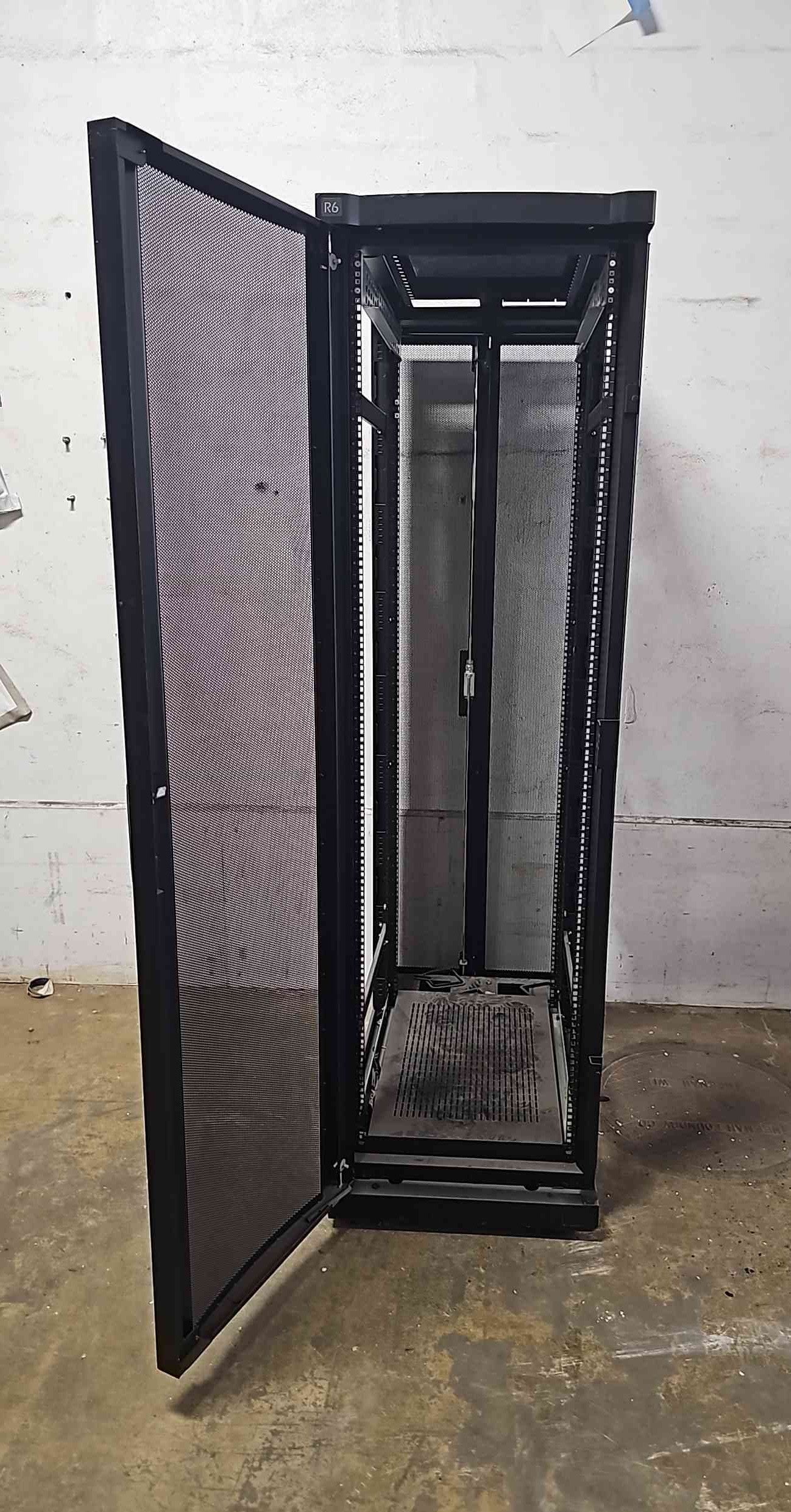 42U APC Server Rack Doors & Wheel (S6LLST2103)