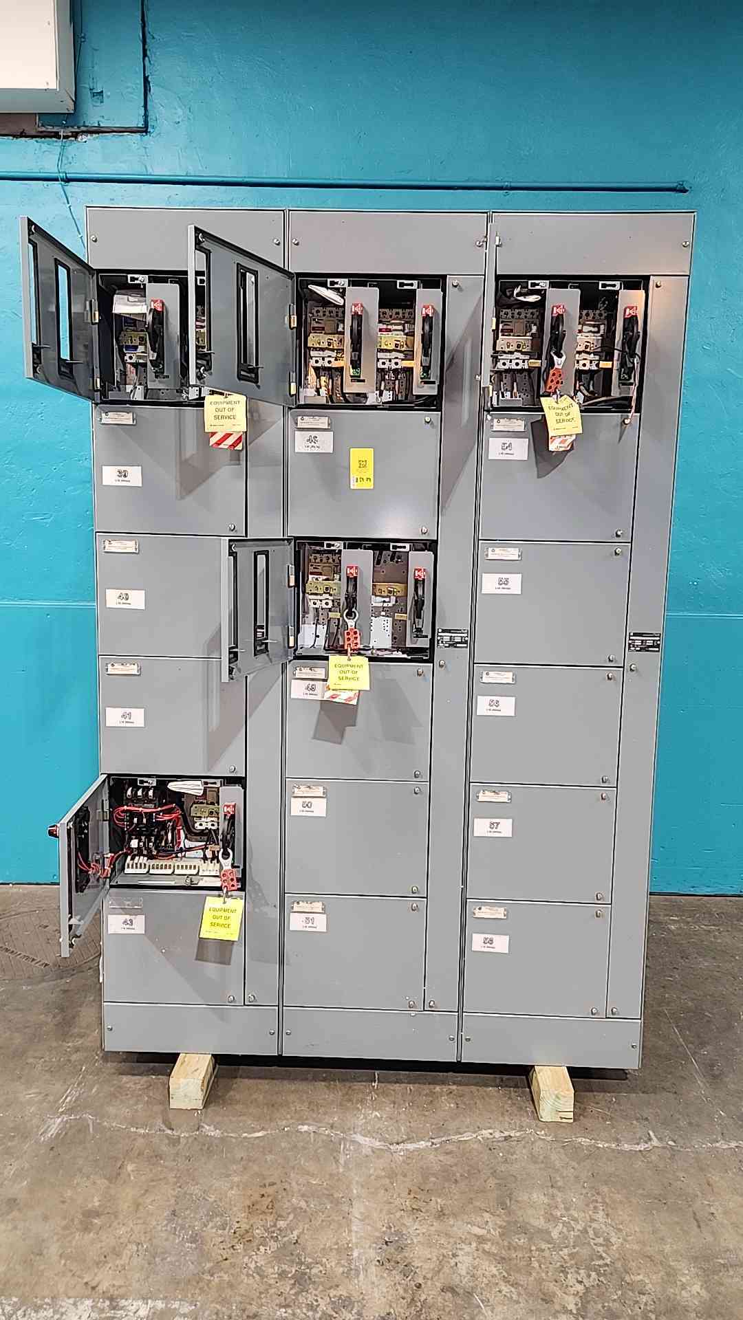 Allen Bradley Centerline 2100 MCC Motor Control Center 3 Section 800A 600V 3PH
