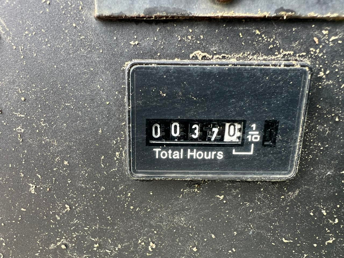 125 kW Cummins/Onan Gen Set, with Enclosure, Natural Gas or Propane, 8.3 Liter Cummins Egnine, Year – 2003, 37 Hours since new