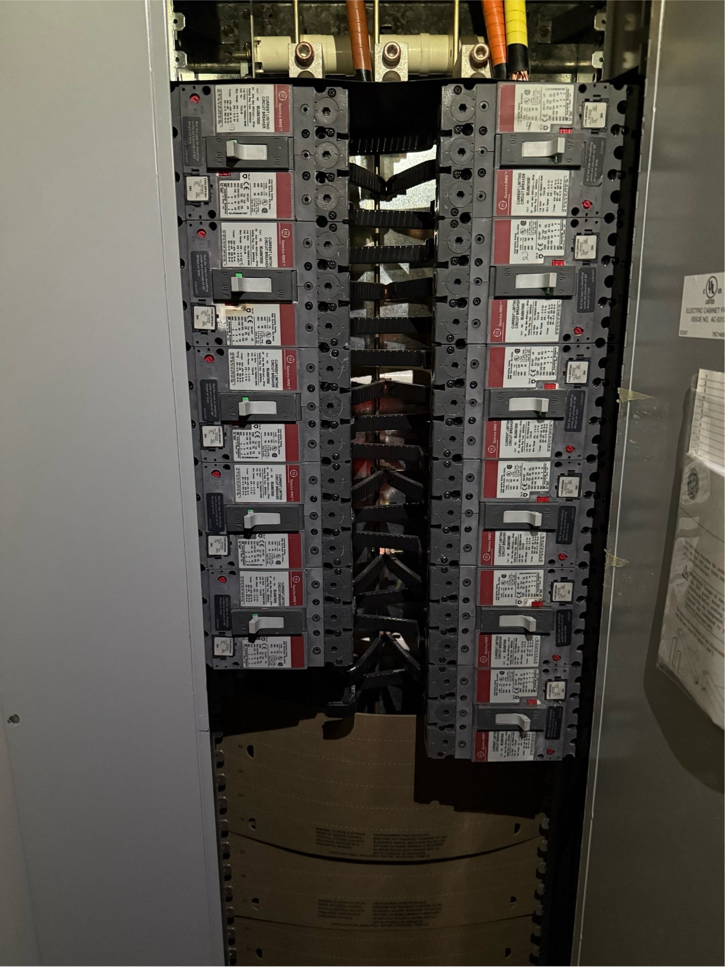 GE Spectra Series 250A 480/277v Panelboard 11 Breaker Distribution