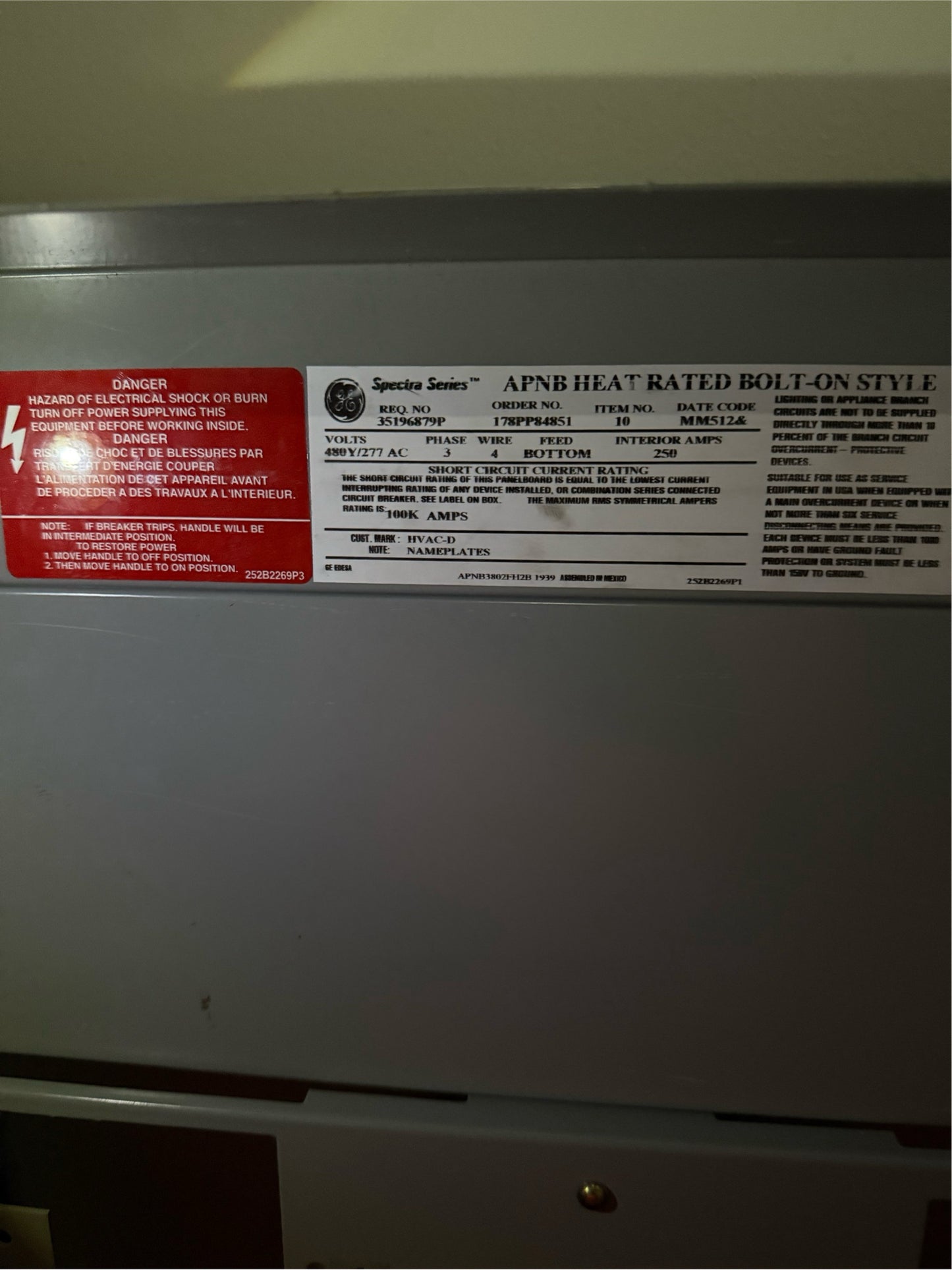 GE Spectra Series 250A 480/277v Panelboard 11 Breaker Distribution