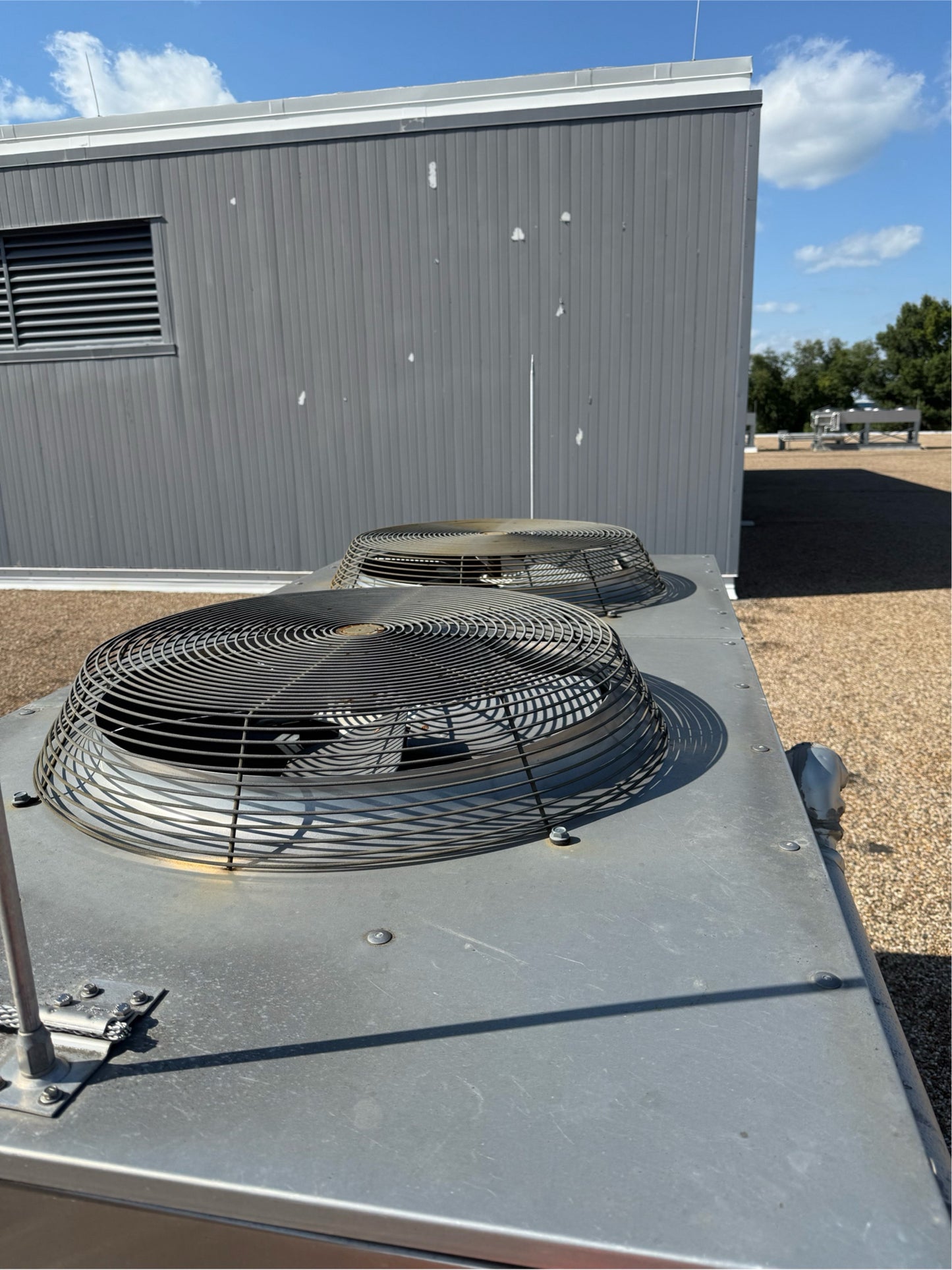 Liebert 2-fan Condenser DCDL205A 460v 3PH ‘11