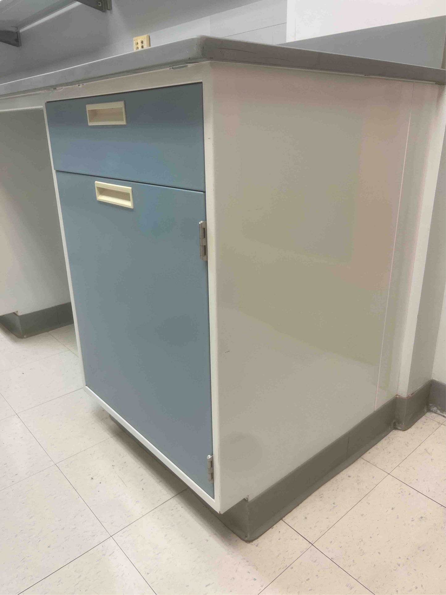Fisher Hamilton 2' Mix cabinet 5381AA(5381AA)