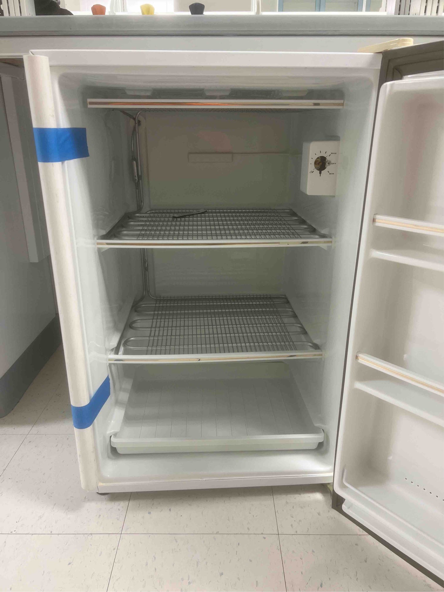 Undercounter White Lab Freezer Westinghouse Tested -2(5383AA)