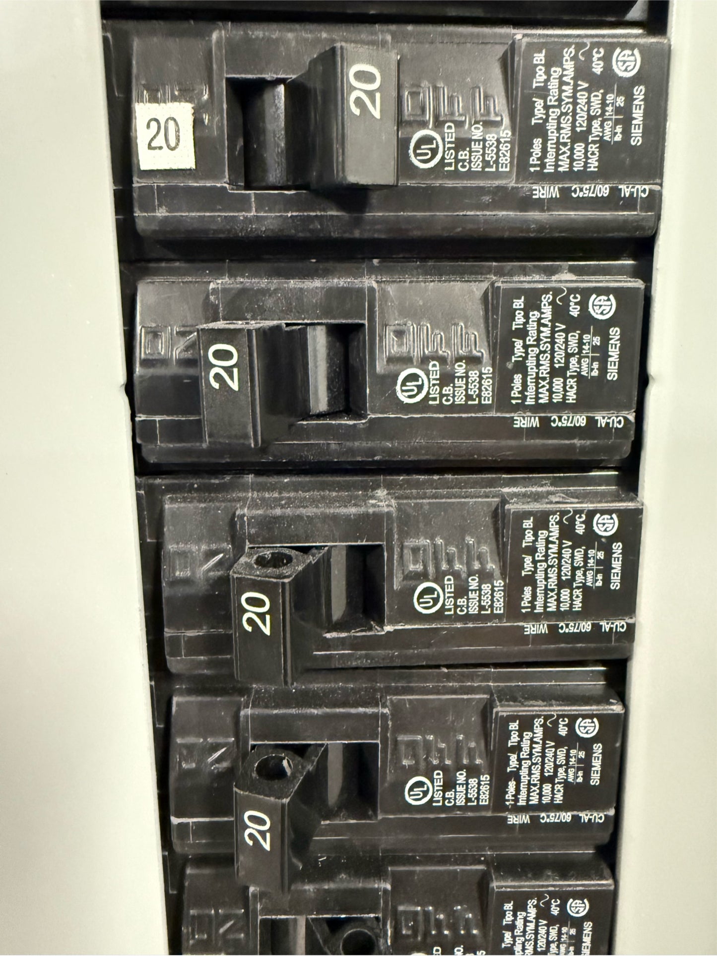 Siemens 250A Breaker Panelboard P1C42FX250CTST '18 32 Breakers & Main (SKU: 110380)