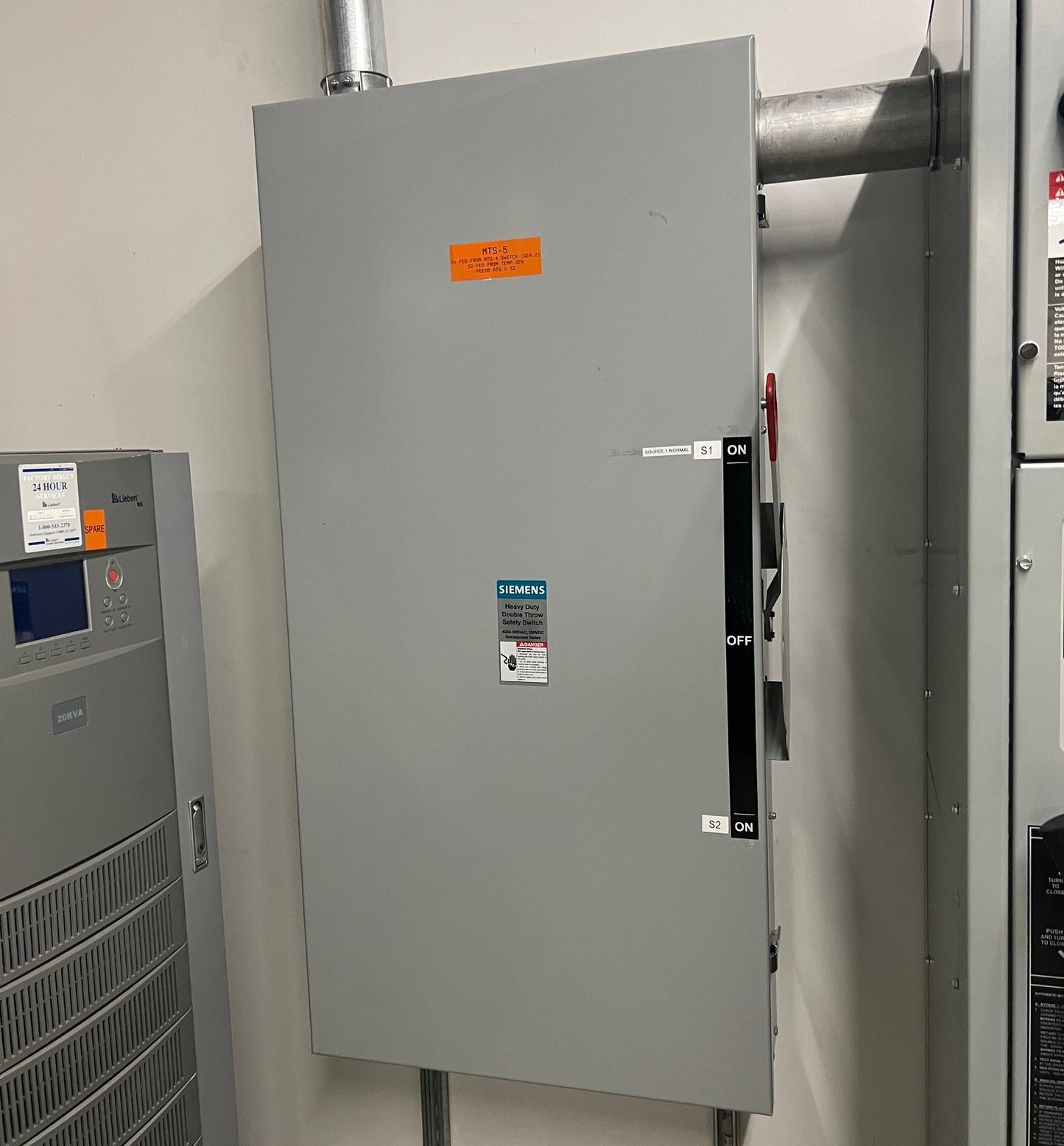 400A Siemens Heavy Duty Double Throw Safety Switch 600VAC 250DVC(6366AA)
