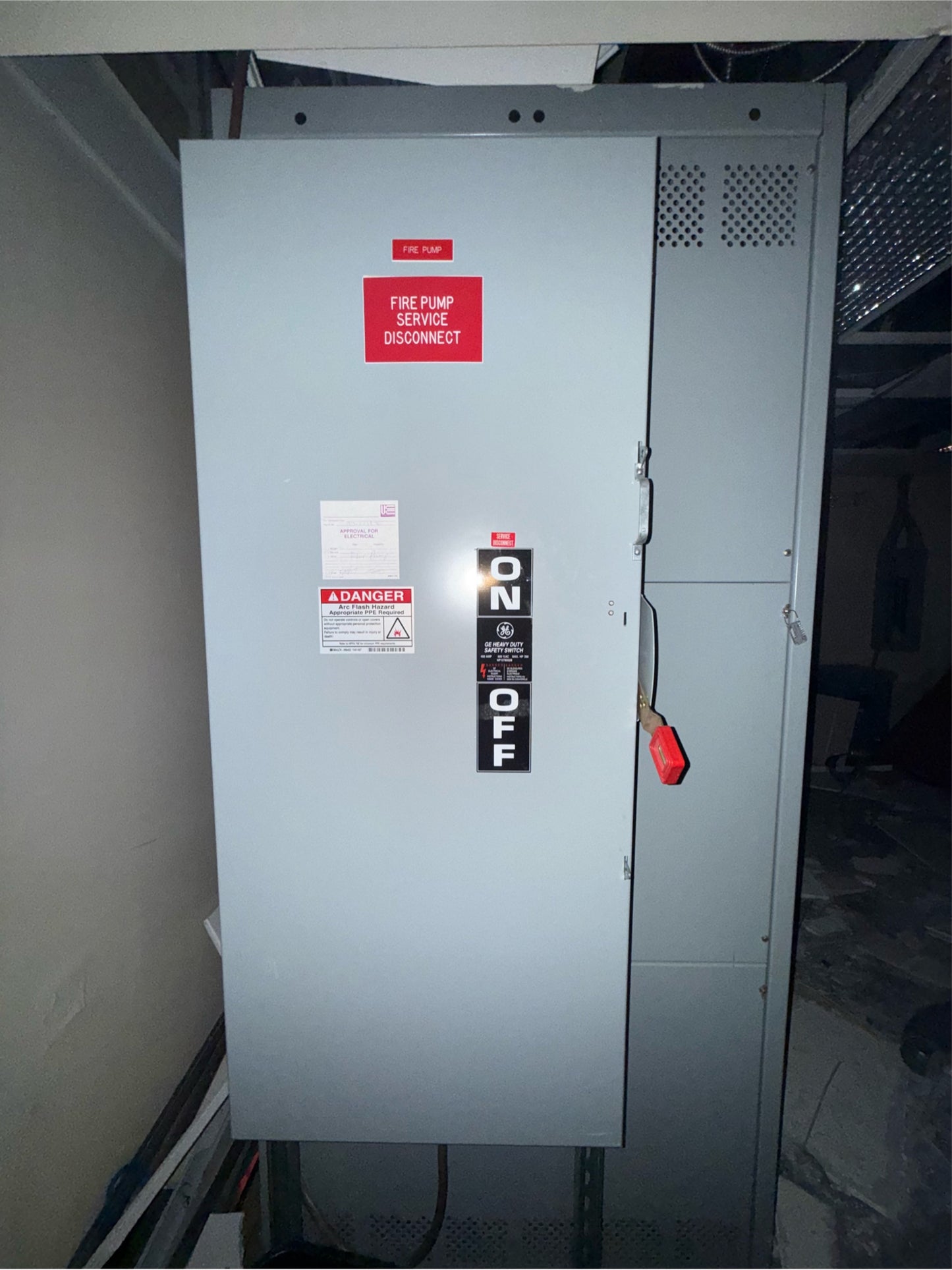 4000A GE Spectra Series Switchboard 480Y/277 3 Sections (SKU: 110470)