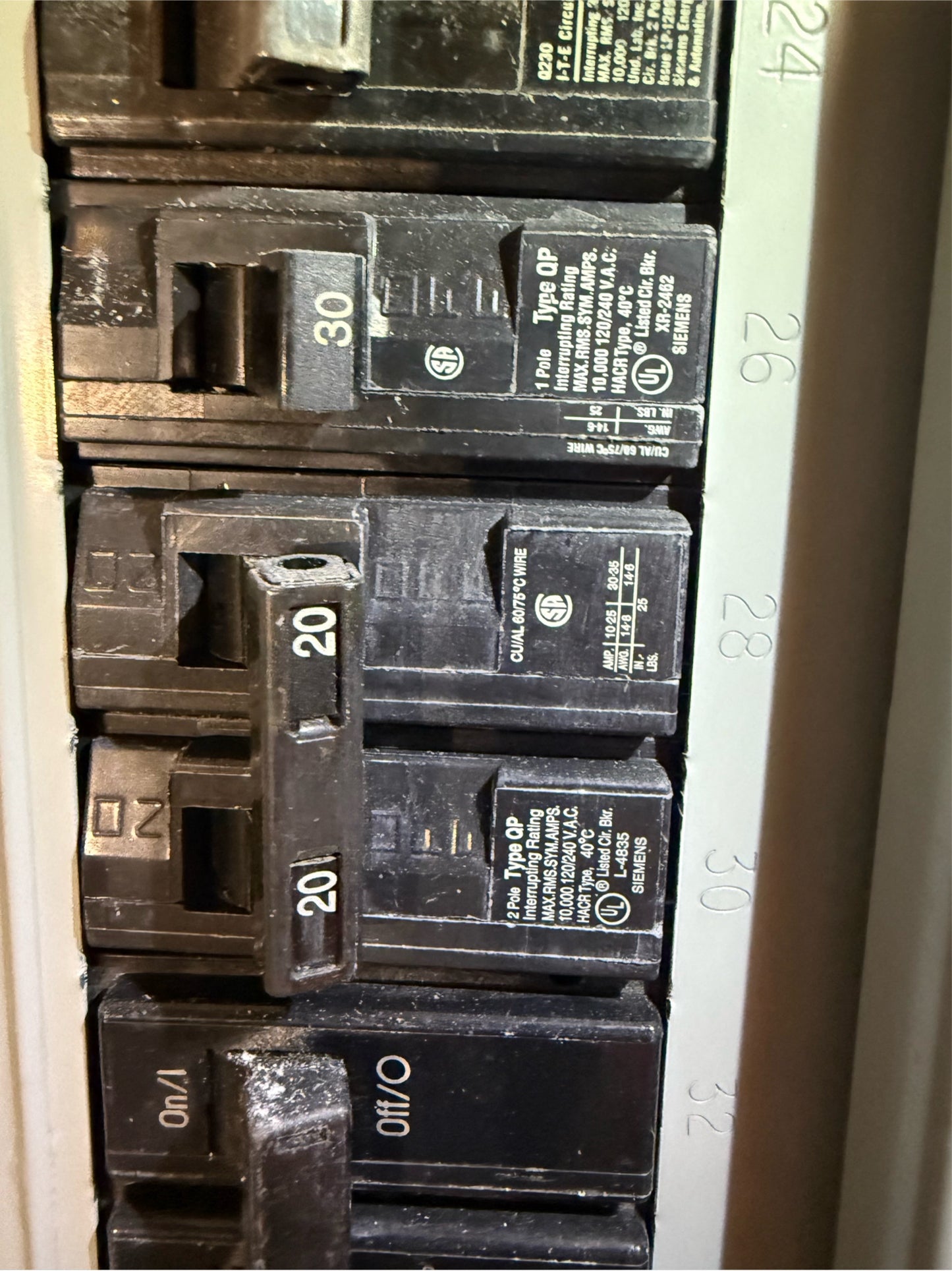 Siemens 200a Panelboard 31 Breakers G3042MB3200CU(SKU: 110472)