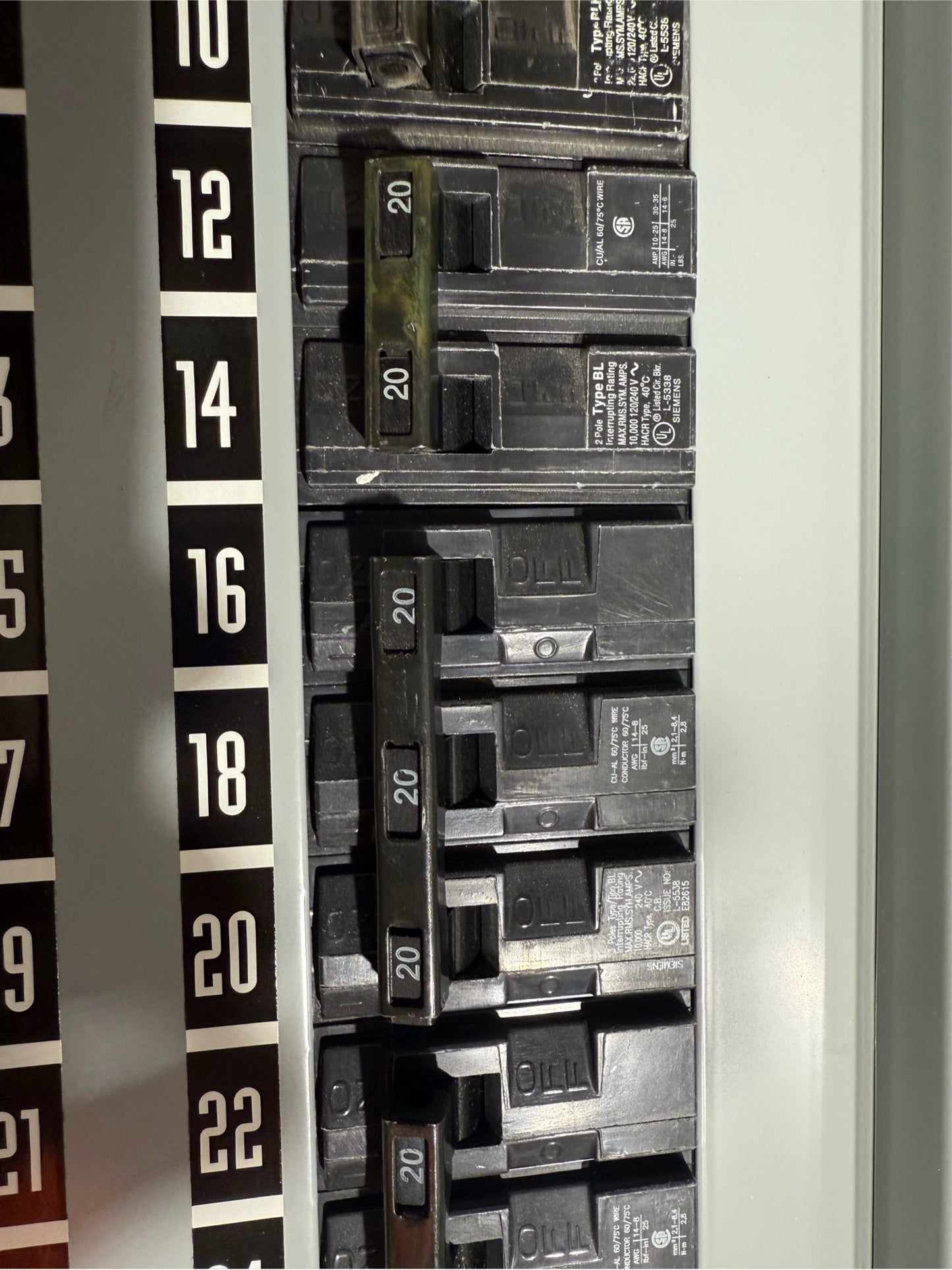 Siemens Panelboard 400A 208/120v 20 Breakers 2 Main(SKU: 110486)