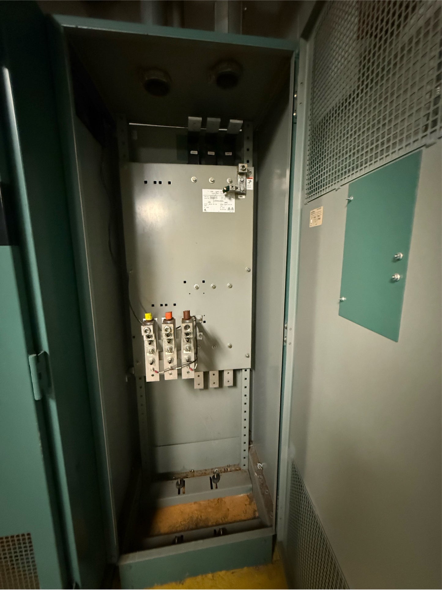 York Turbo-Modulator 3 pieces  Variable Speed Drive 450v 3PH 60hz YTM500YAC015-1308