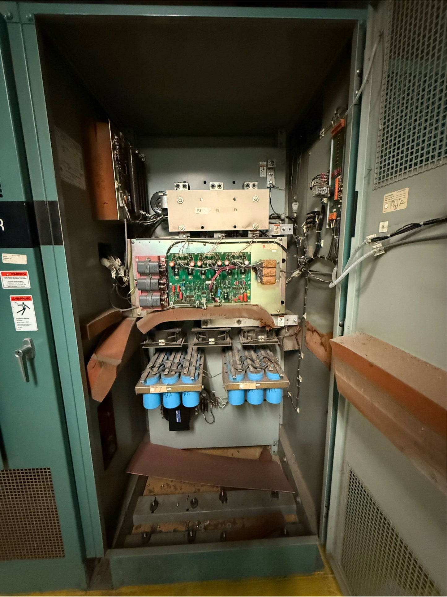 York Turbo-Modulator 3 pieces  Variable Speed Drive 450v 3PH 60hz YTM500YAC015-1308