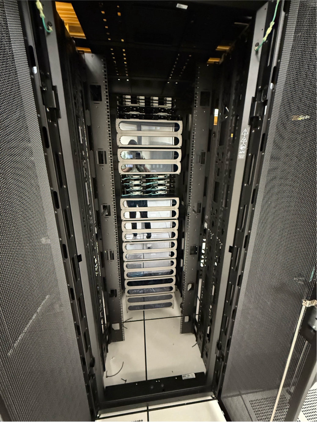 APC Black Enclosed Server Rack AR3360 No sides