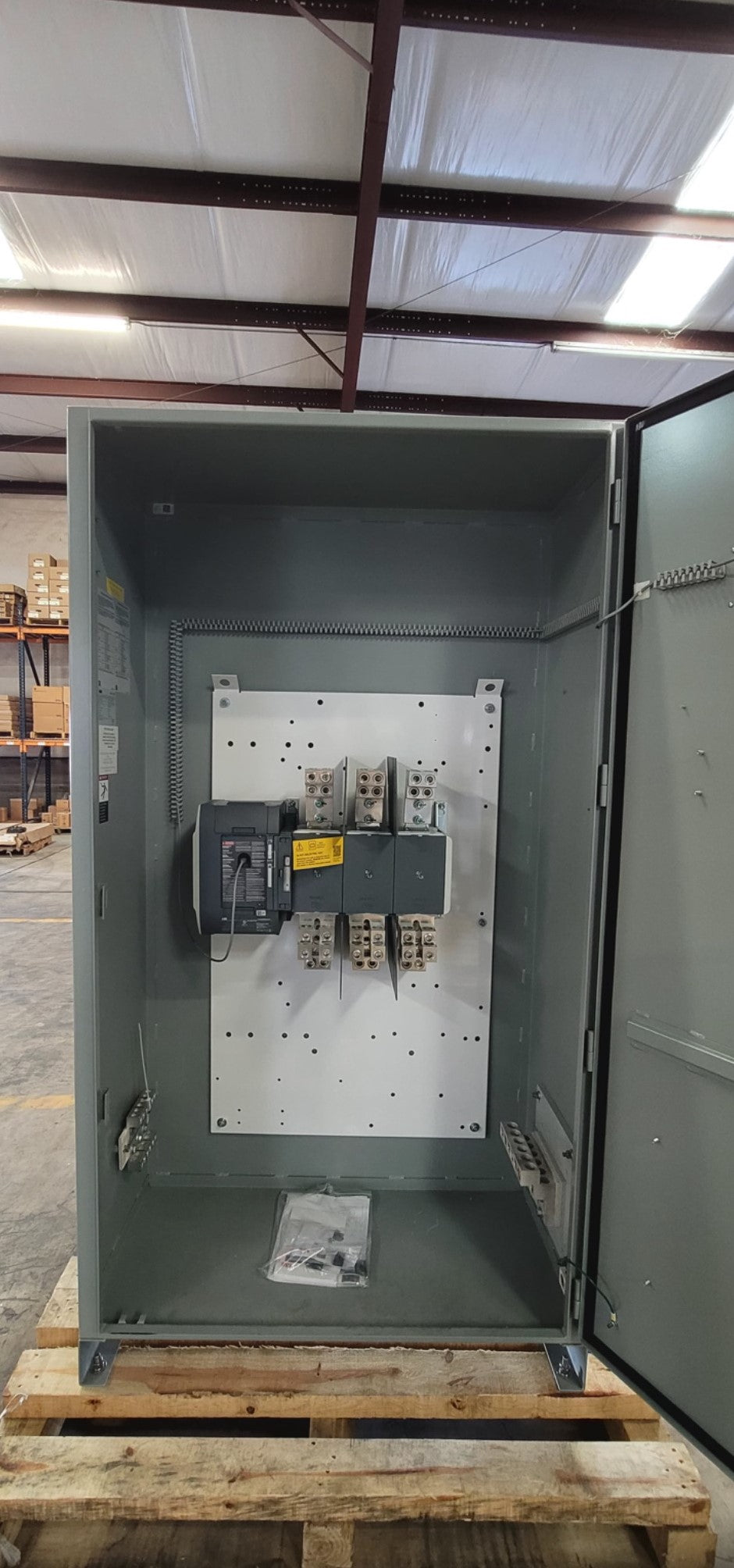 NEW ABB Zenith ZTG 800A ATS Automatic Transfer Switch 480V 3PH SLD Neutral NEMA 3R