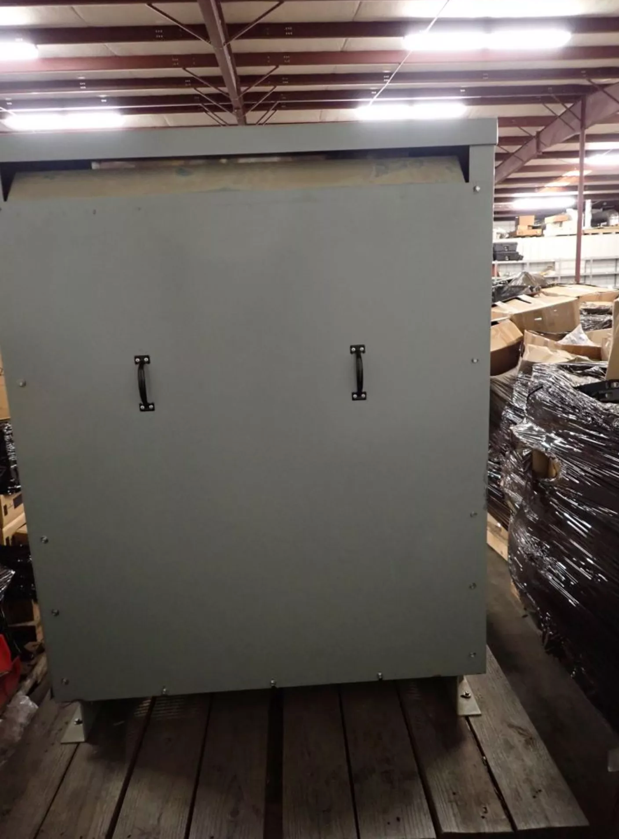 Eaton V48M51T5516 500 kVA Dry Type Transformer 3 Phase 480V to 416Y 240V DOE 2016