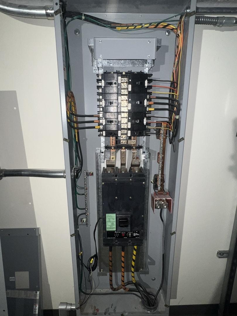 PRL2 225A 480/208V Panelboard 8 Breaker W/ Main Circuit Neut. 400A(S6LLST13346)