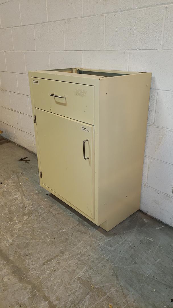 24" 1 Door 1 Drawer Jamestown Case(S6LLST10108)