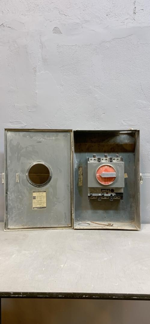GE TJ400J NEMA 12 Circuit Breaker Enclosure w/ Breaker 250 Amp(S6LLST10326)
