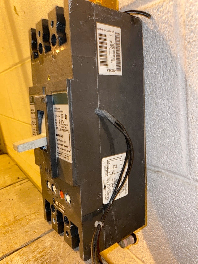 125A GE TFJ236125WL 3 Pole Circuit Breaker(S6LLST1413)