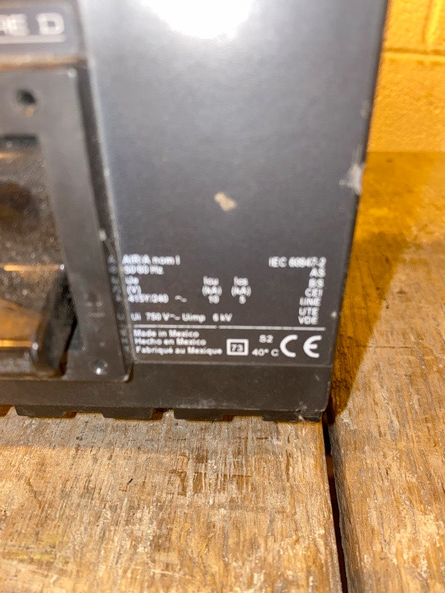 PowerPact QB225 Circuit Breaker Square D 523371P7 225A (S6LLST1371)(S6LLST1371)